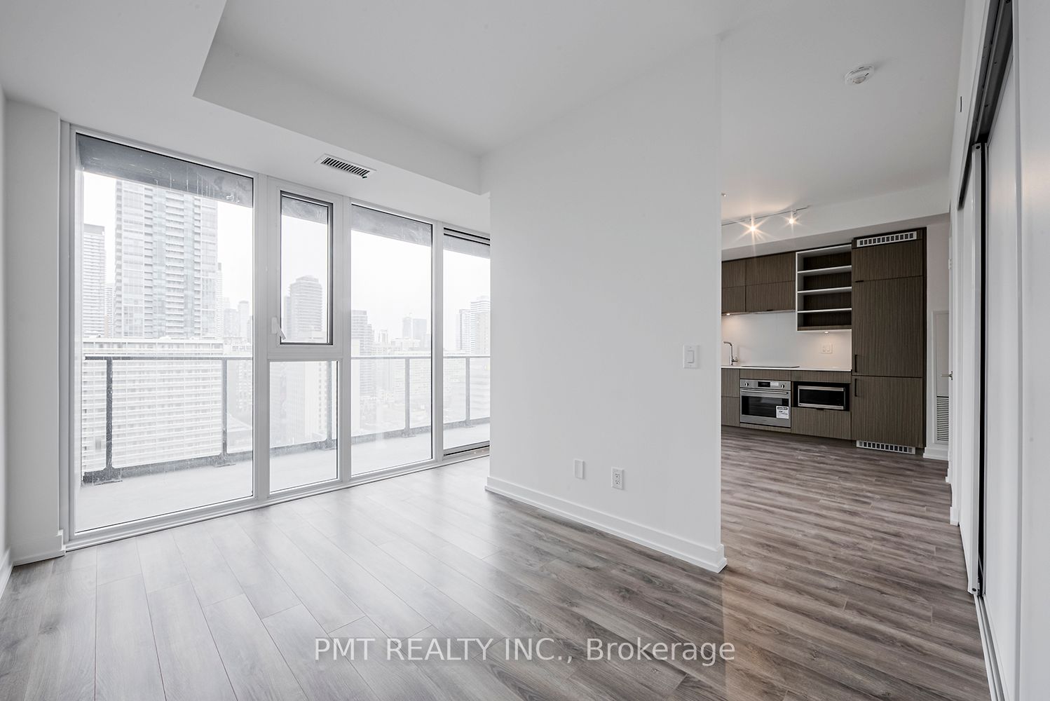 20 Edward Street 1901, Toronto, ON M5G 0C5 photo 3