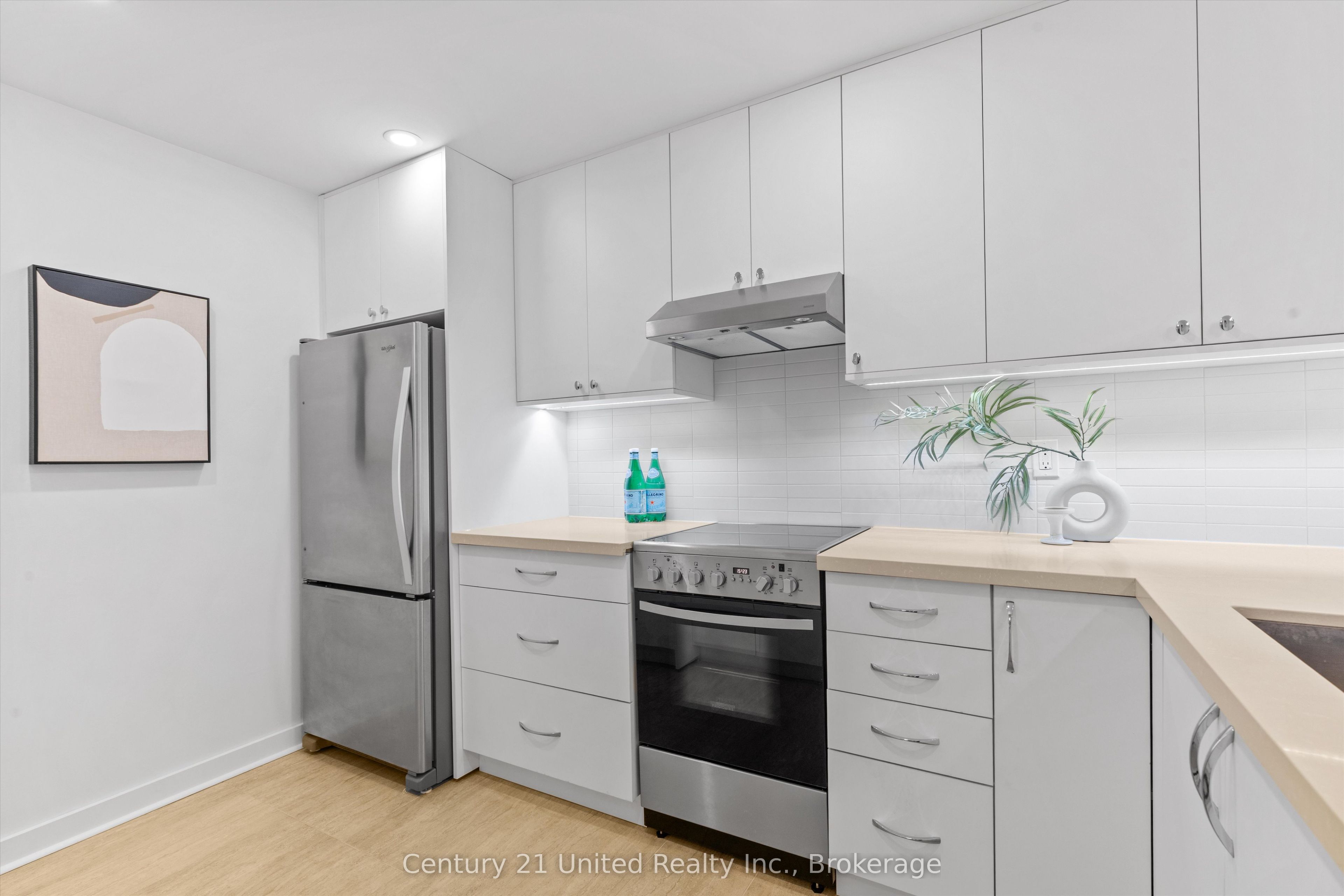 60 Homewood Avenue 504, Toronto, ON M4Y 2X4 photo 5