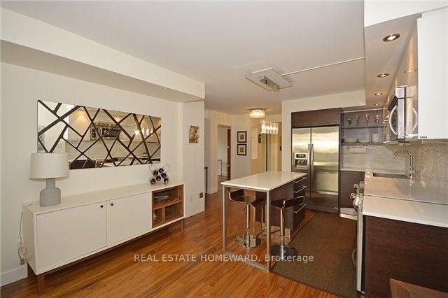 15 Maitland Place 1912, Toronto, ON M4Y 2X3 photo 2