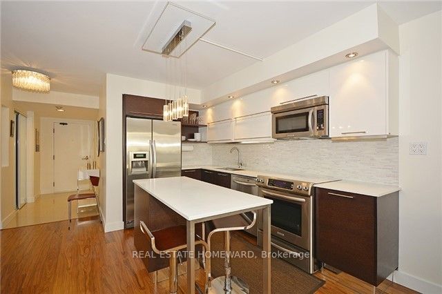 15 Maitland Place 1912, Toronto, ON M4Y 2X3 photo 3