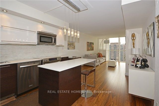 15 Maitland Place 1912, Toronto, ON M4Y 2X3 photo 4