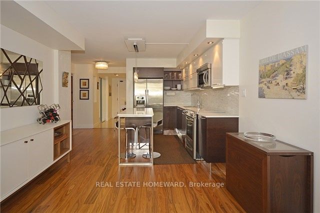 15 Maitland Place 1912, Toronto, ON M4Y 2X3 photo 5