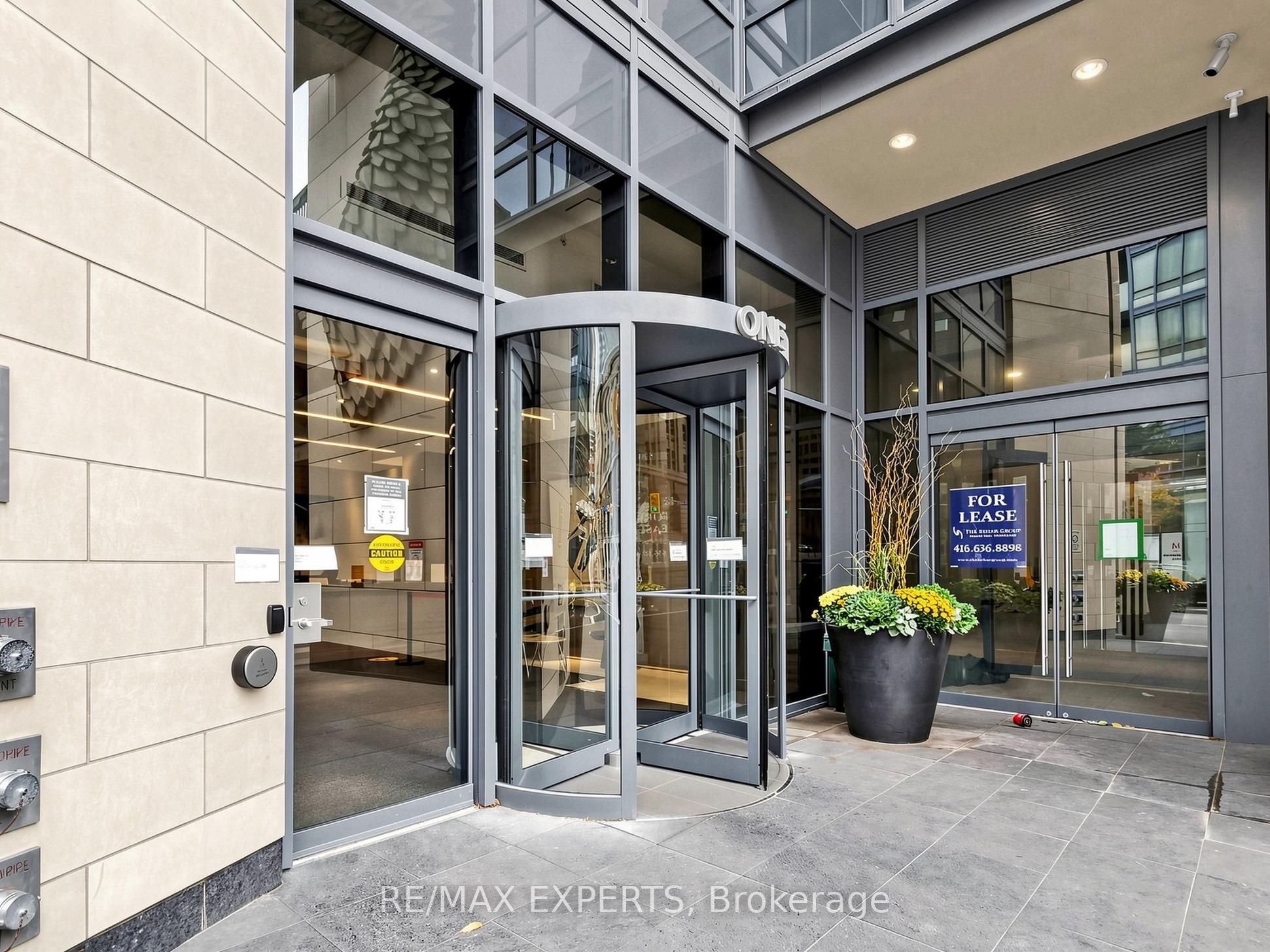 1 The Esplanade Drive 2305, Toronto, ON M5E 0A8 photo 4