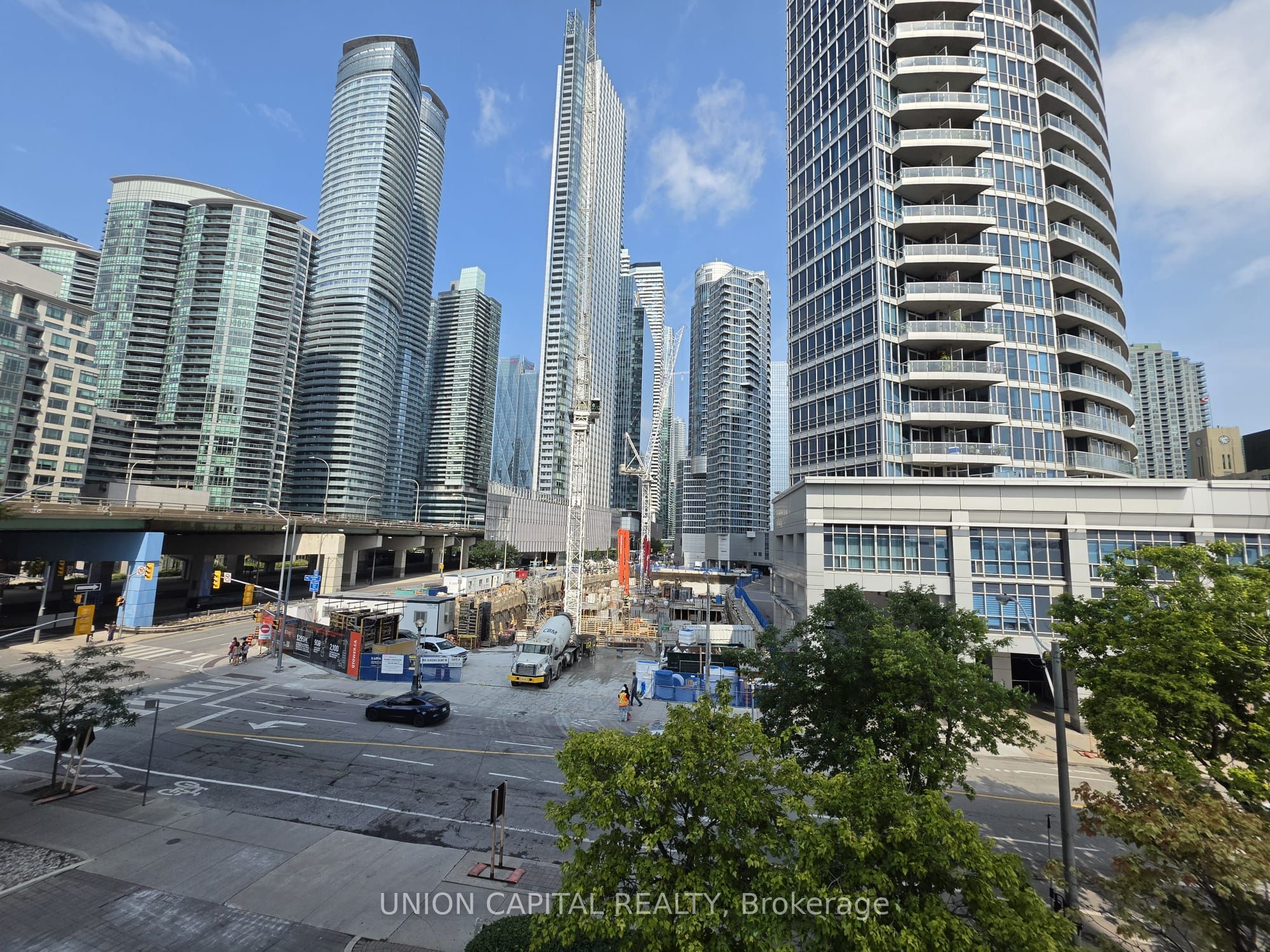 228 Queens Quay W 302, Toronto, ON M5J 2X1 photo 2