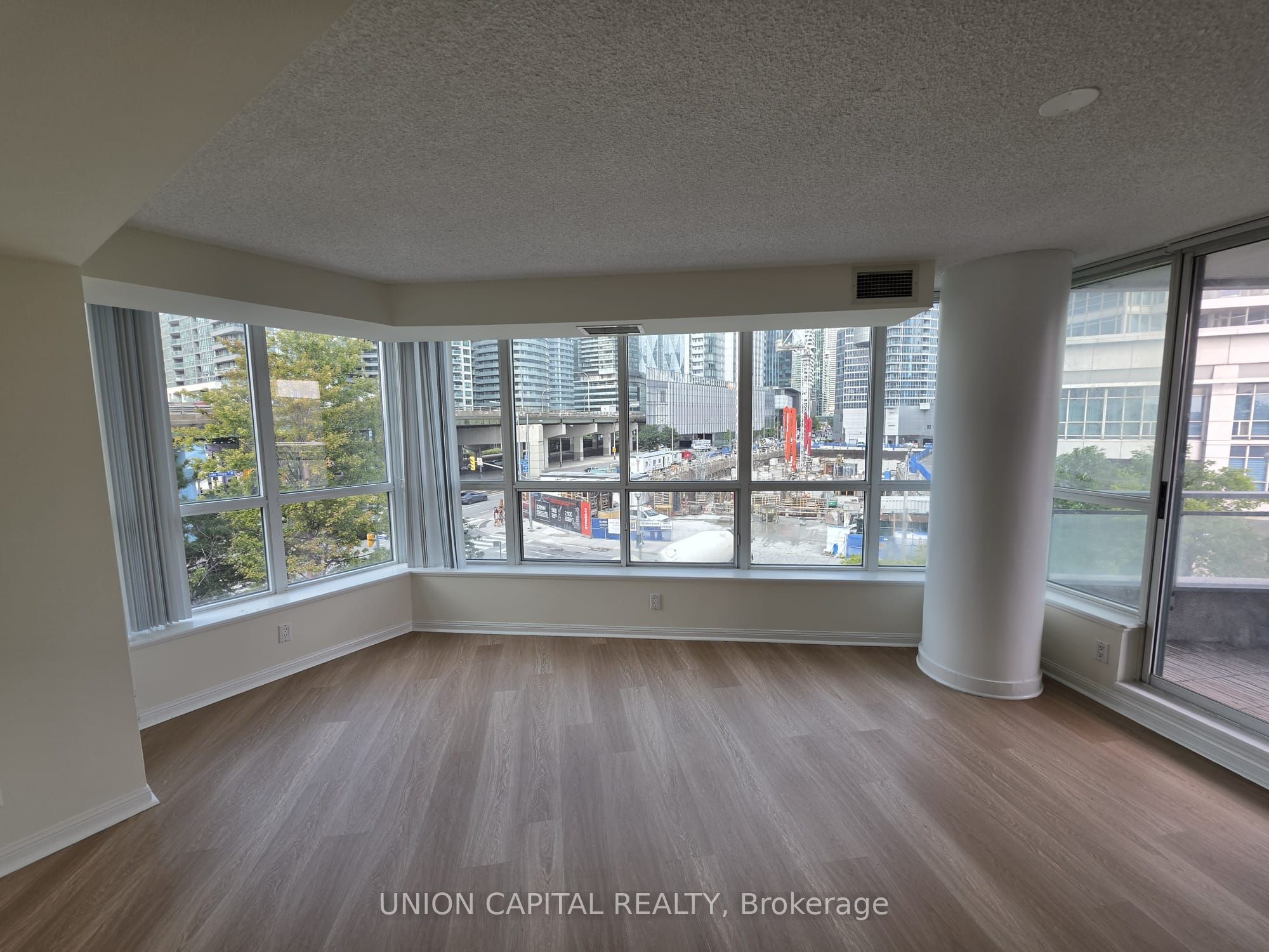 228 Queens Quay W 302, Toronto, ON M5J 2X1 photo 3