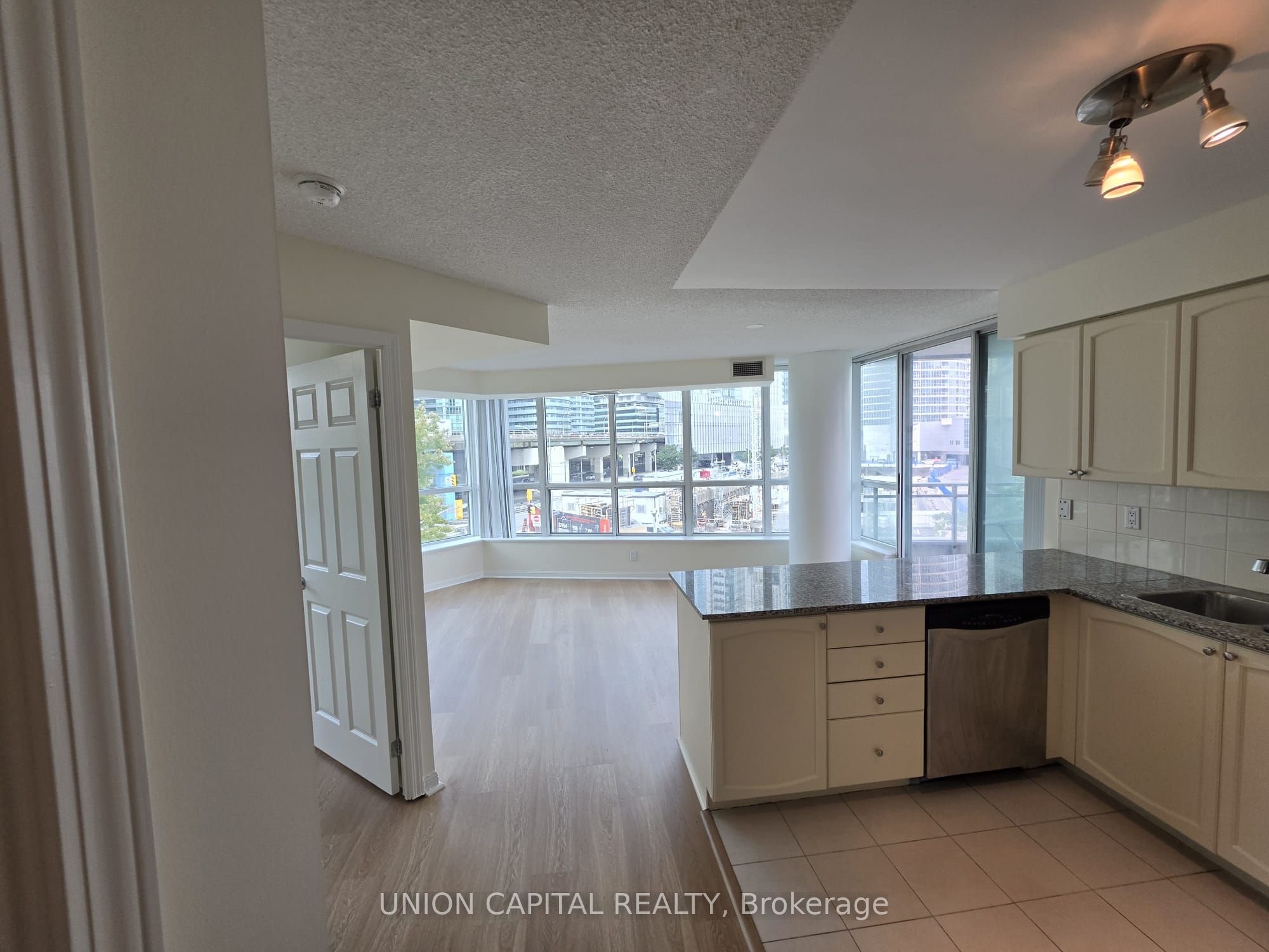228 Queens Quay W 302, Toronto, ON M5J 2X1 photo 5