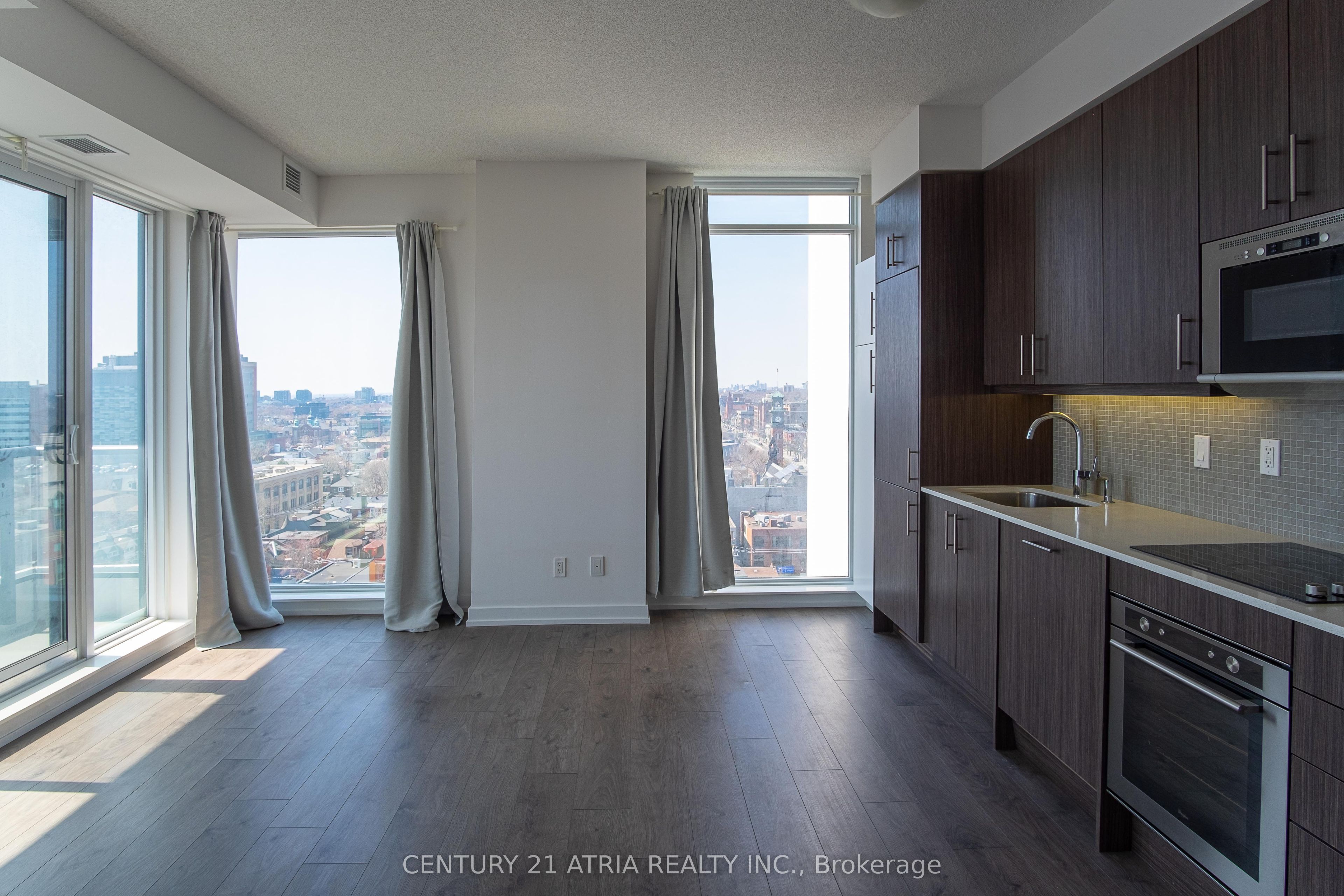 297 College Street 1209, Toronto, ON M5T 1S2