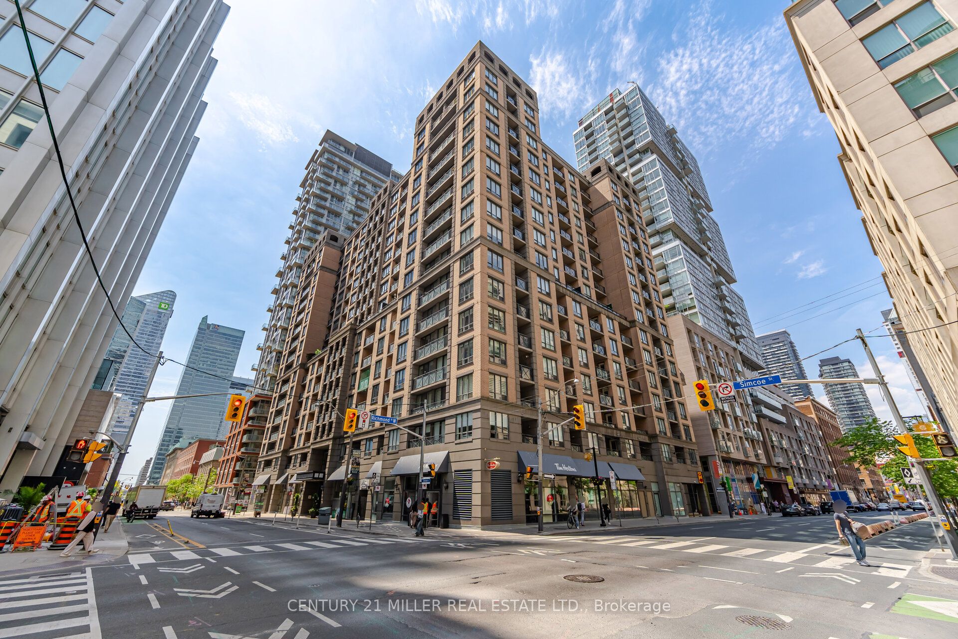140 Simcoe Road -12, Toronto, ON M5H 4E9