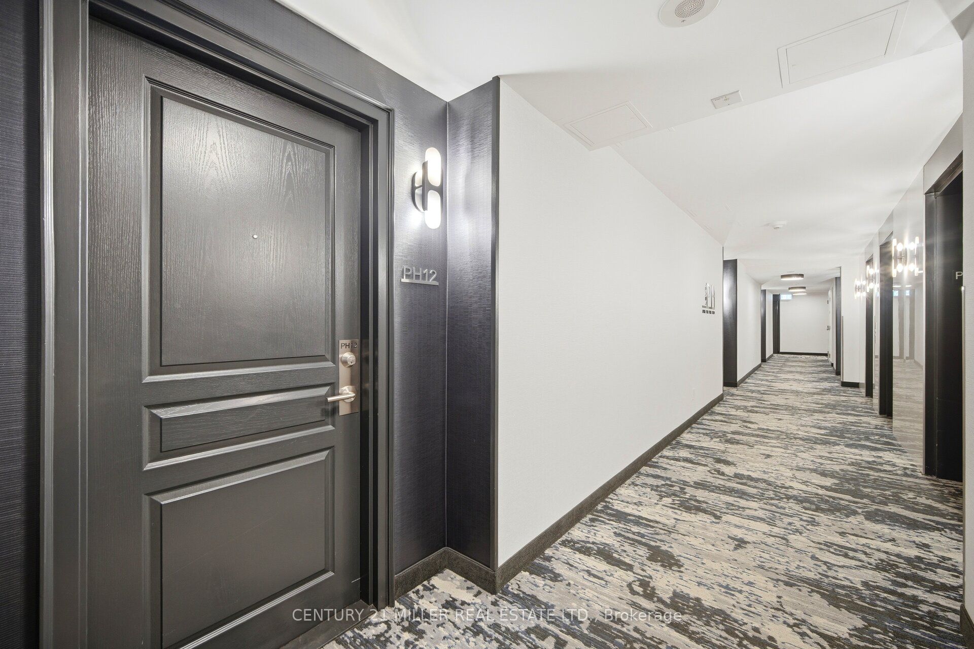 140 Simcoe Road -12, Toronto, ON M5H 4E9 photo 4