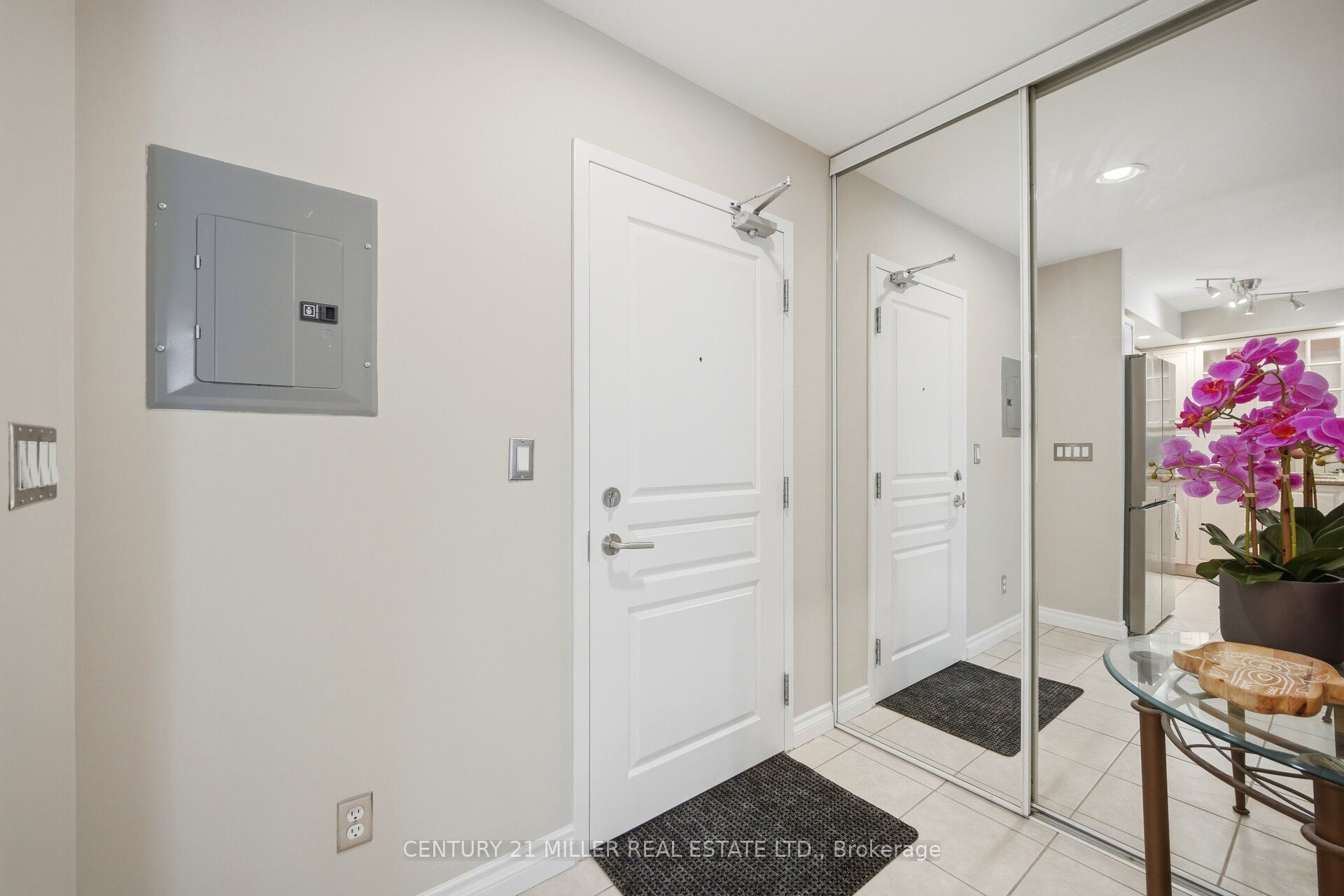 140 Simcoe Road -12, Toronto, ON M5H 4E9 photo 5