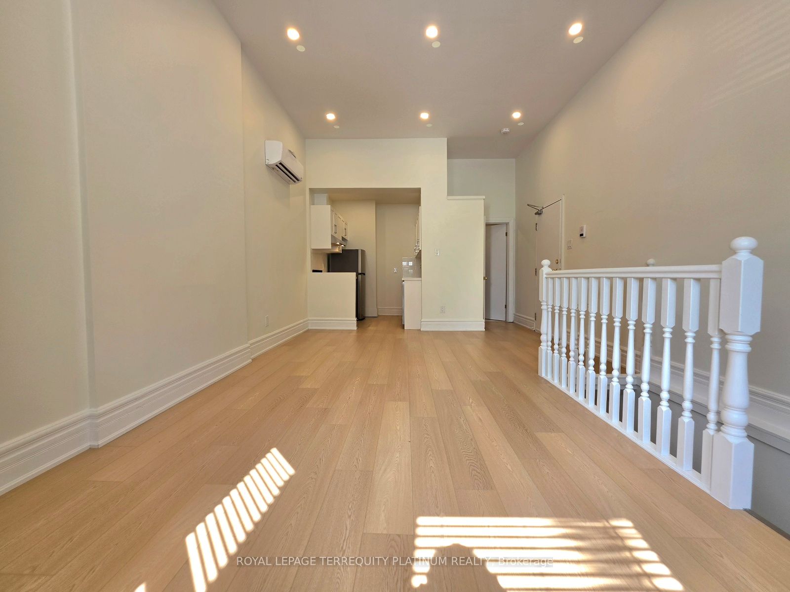 11 Beaconsfield Avenue Unit 2, Toronto, ON M6J 3J1 photo 2