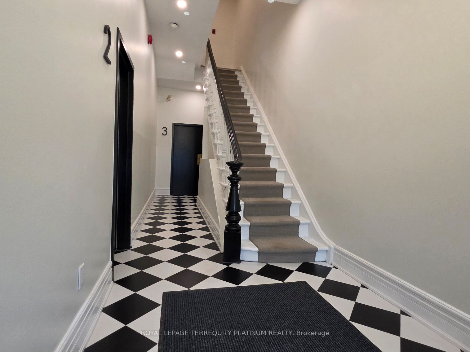 11 Beaconsfield Avenue Unit 2, Toronto, ON M6J 3J1 photo 5