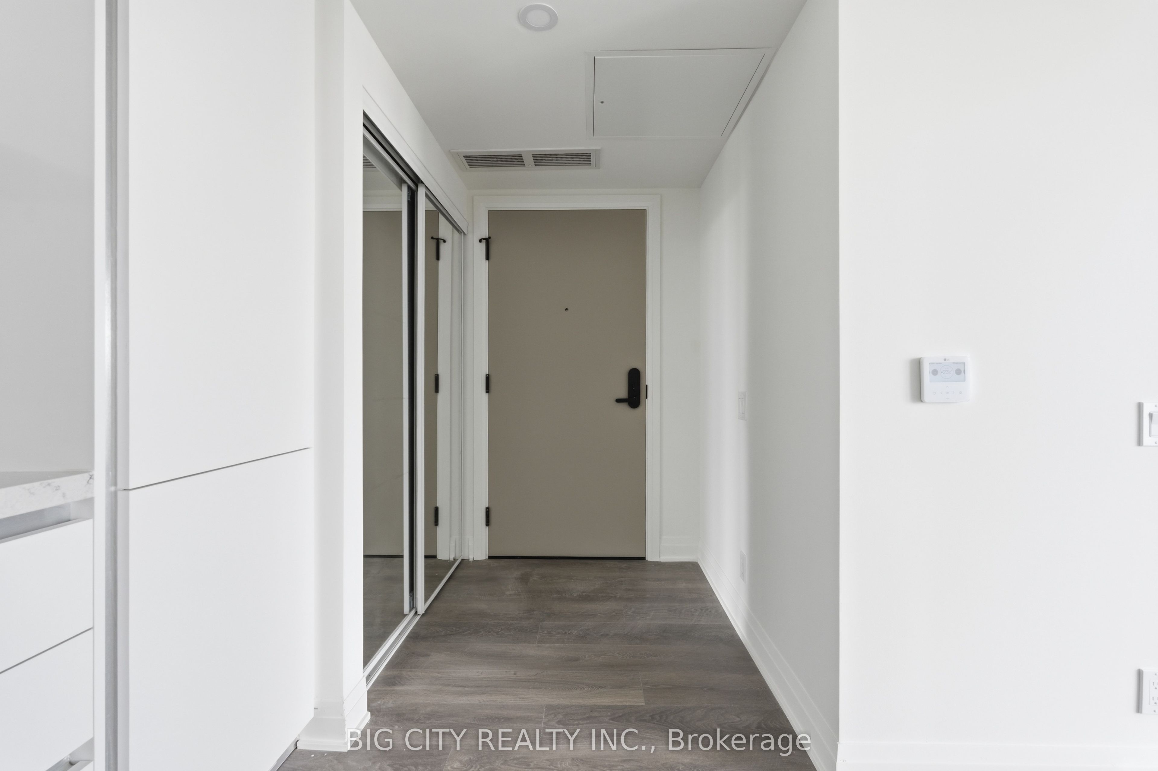25 Frederick Todd Way 1605, Toronto, ON M4G 0C9 photo 3