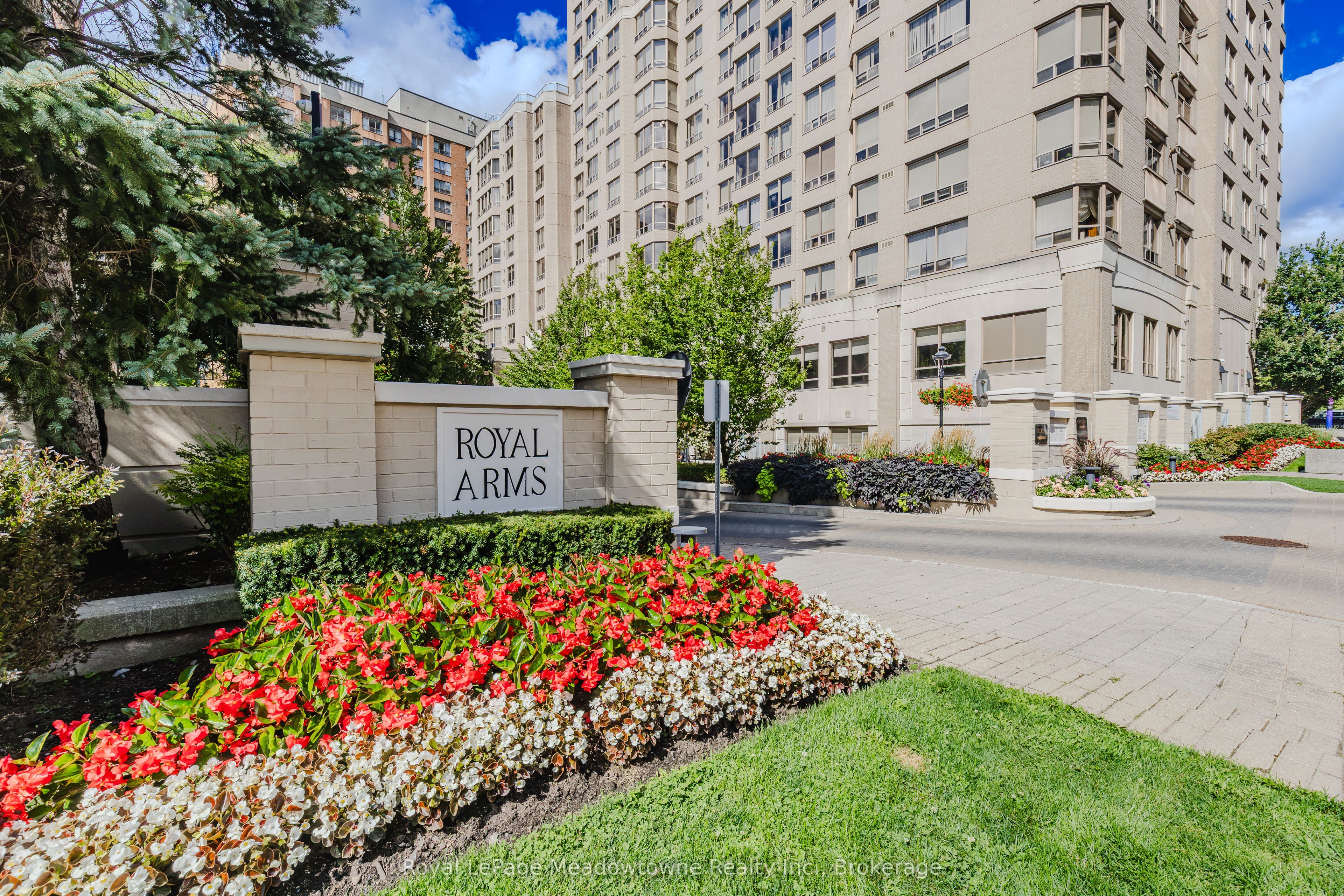 5418 Yonge Street 1016, Toronto, ON M2N 6X4 photo 3