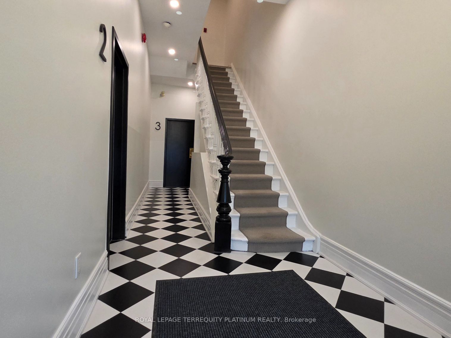 11 Beaconsfield Avenue 6, Toronto, ON M6J 3J1 photo 5