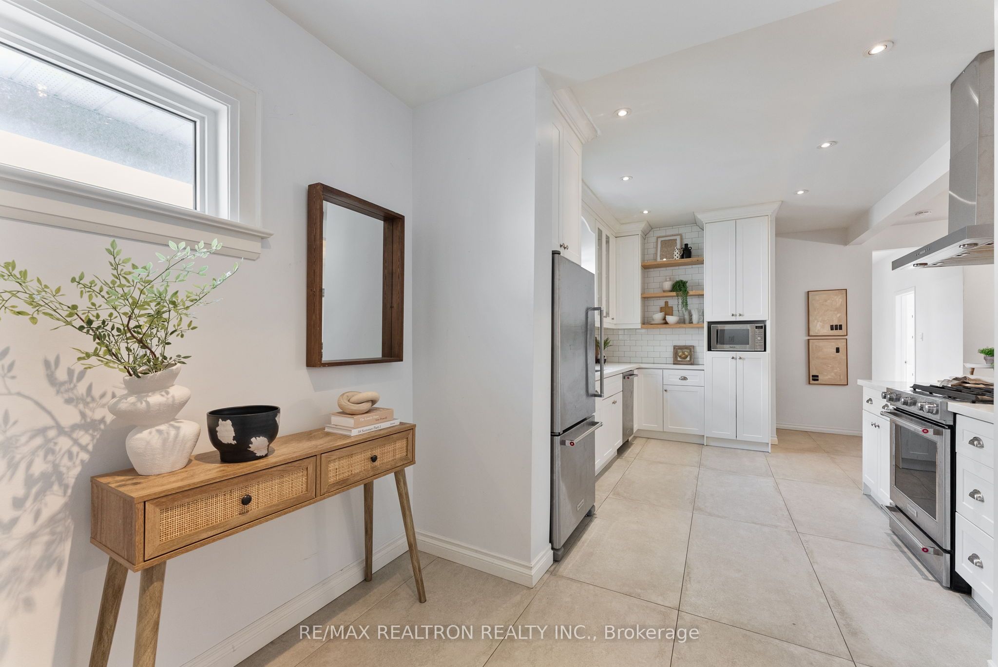 41 Ashbury Avenue, Toronto, ON M6E 1V6 photo 5