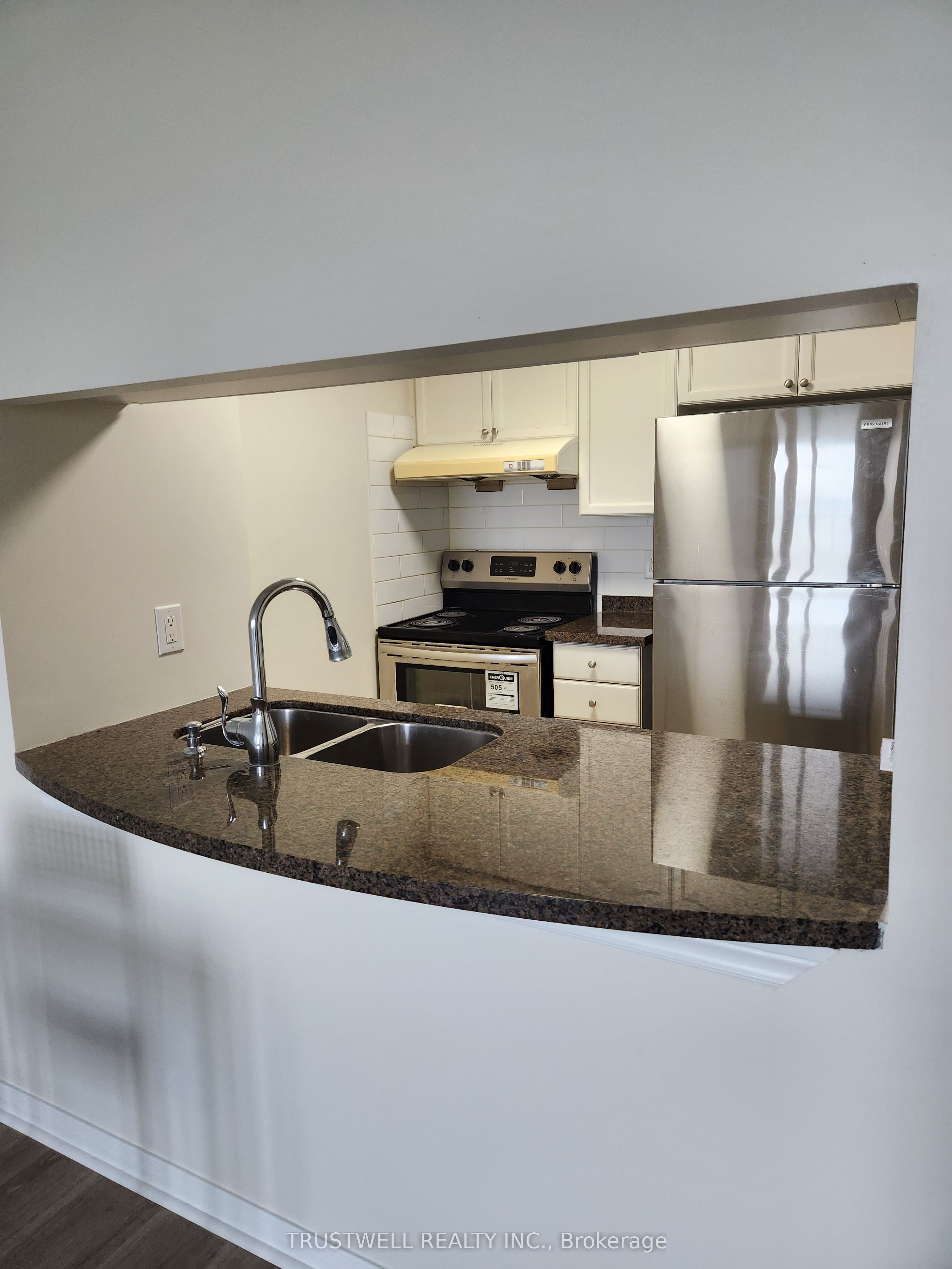 8 Hillcrest Avenue 1508, Toronto, ON M2N 6Y6