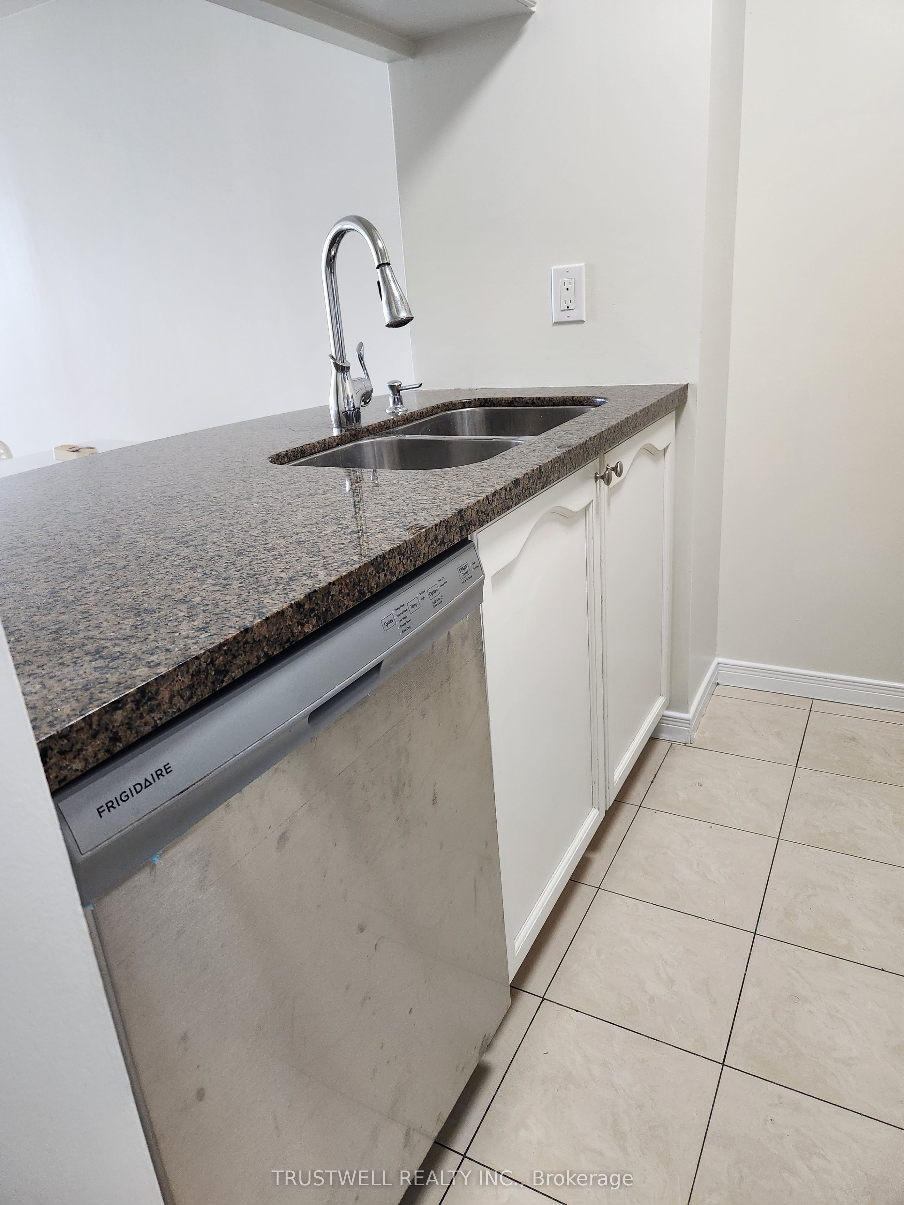8 Hillcrest Avenue 1508, Toronto, ON M2N 6Y6 photo 2