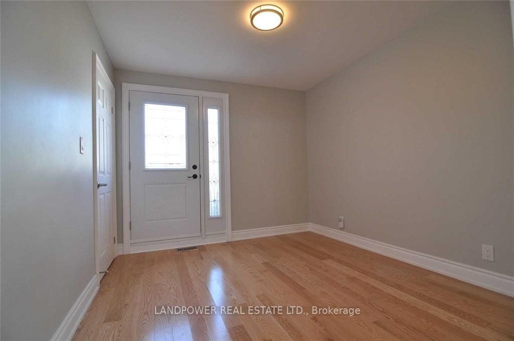 140 Manning Avenue Main, Toronto, ON M6J 2K5 photo 2
