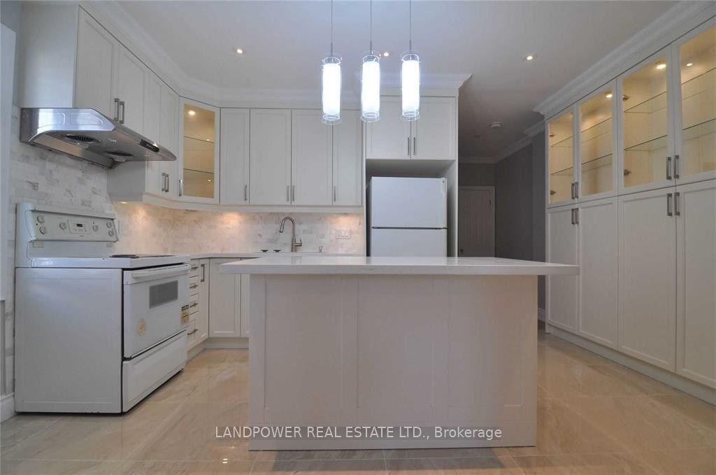 140 Manning Avenue Main, Toronto, ON M6J 2K5 photo 3