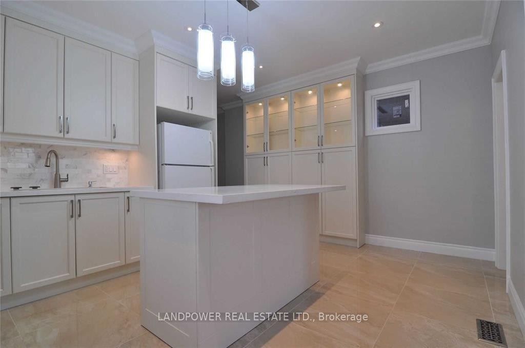 140 Manning Avenue Main, Toronto, ON M6J 2K5 photo 4