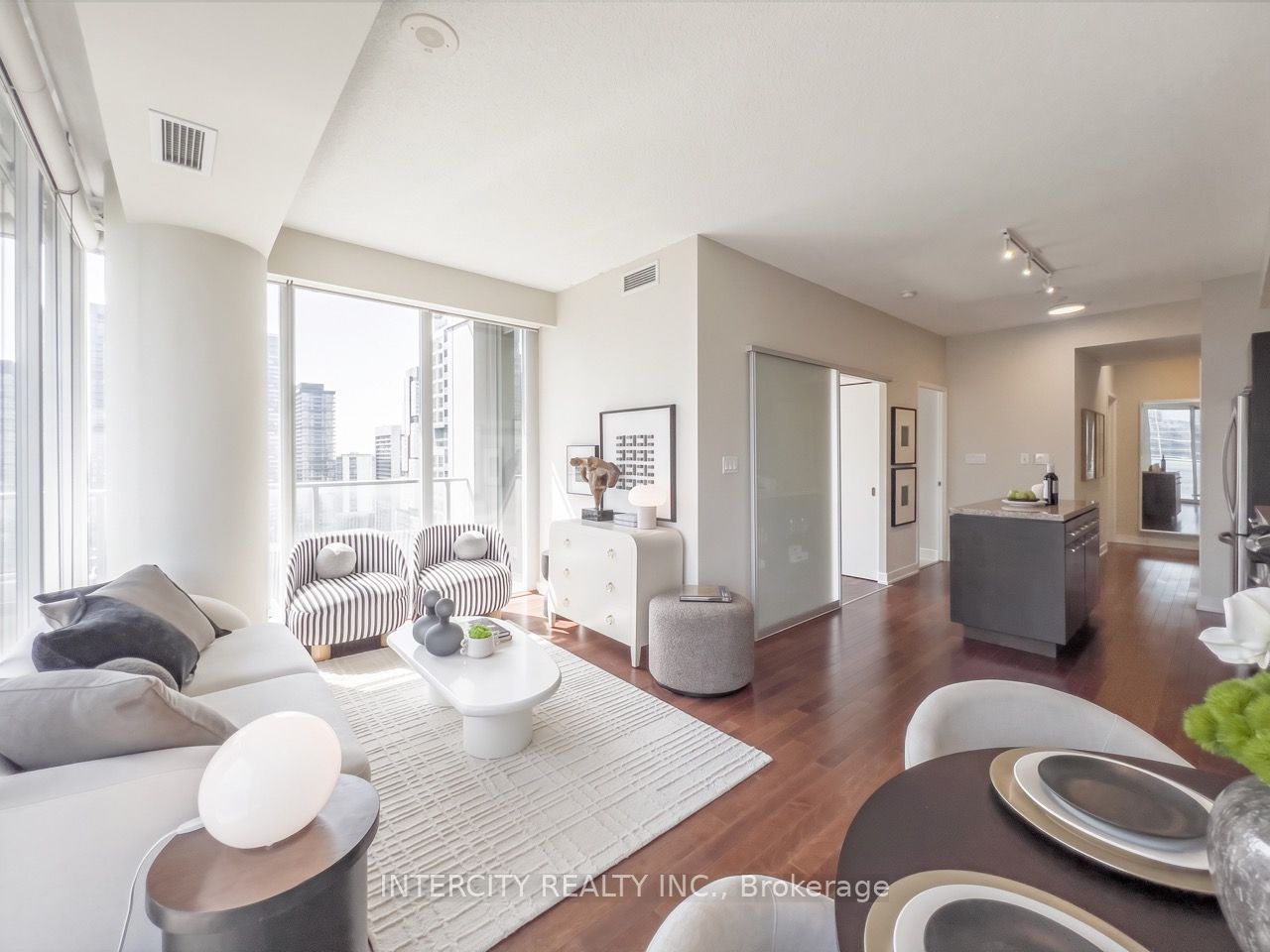 126 Simcoe Street 2503, Toronto, ON M5H 4E6