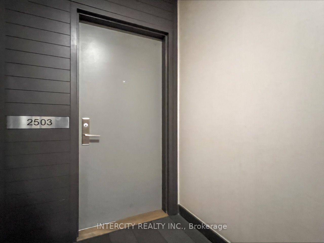 126 Simcoe Street 2503, Toronto, ON M5H 4E6 photo 4