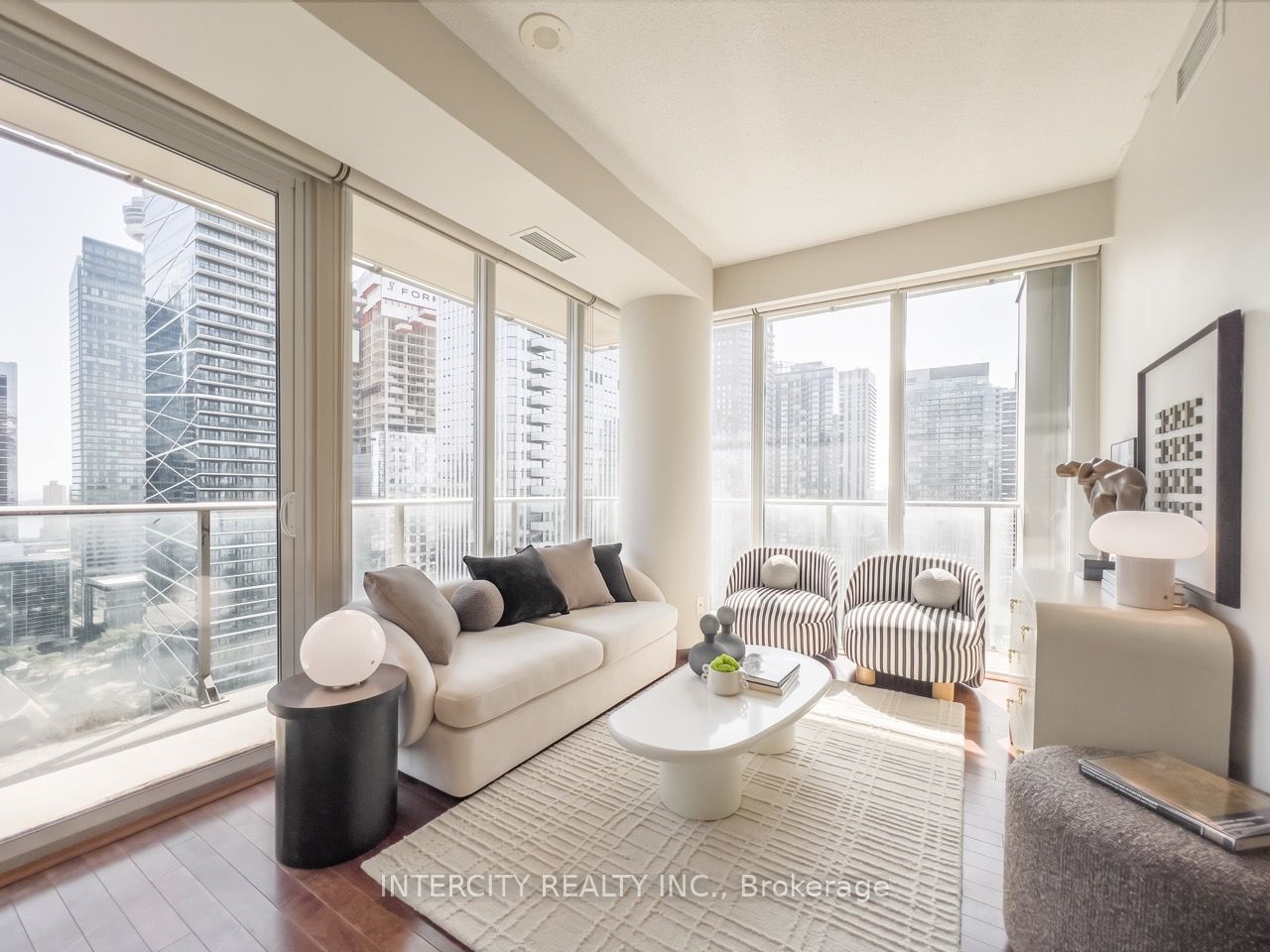 126 Simcoe Street 2503, Toronto, ON M5H 4E6 photo 5