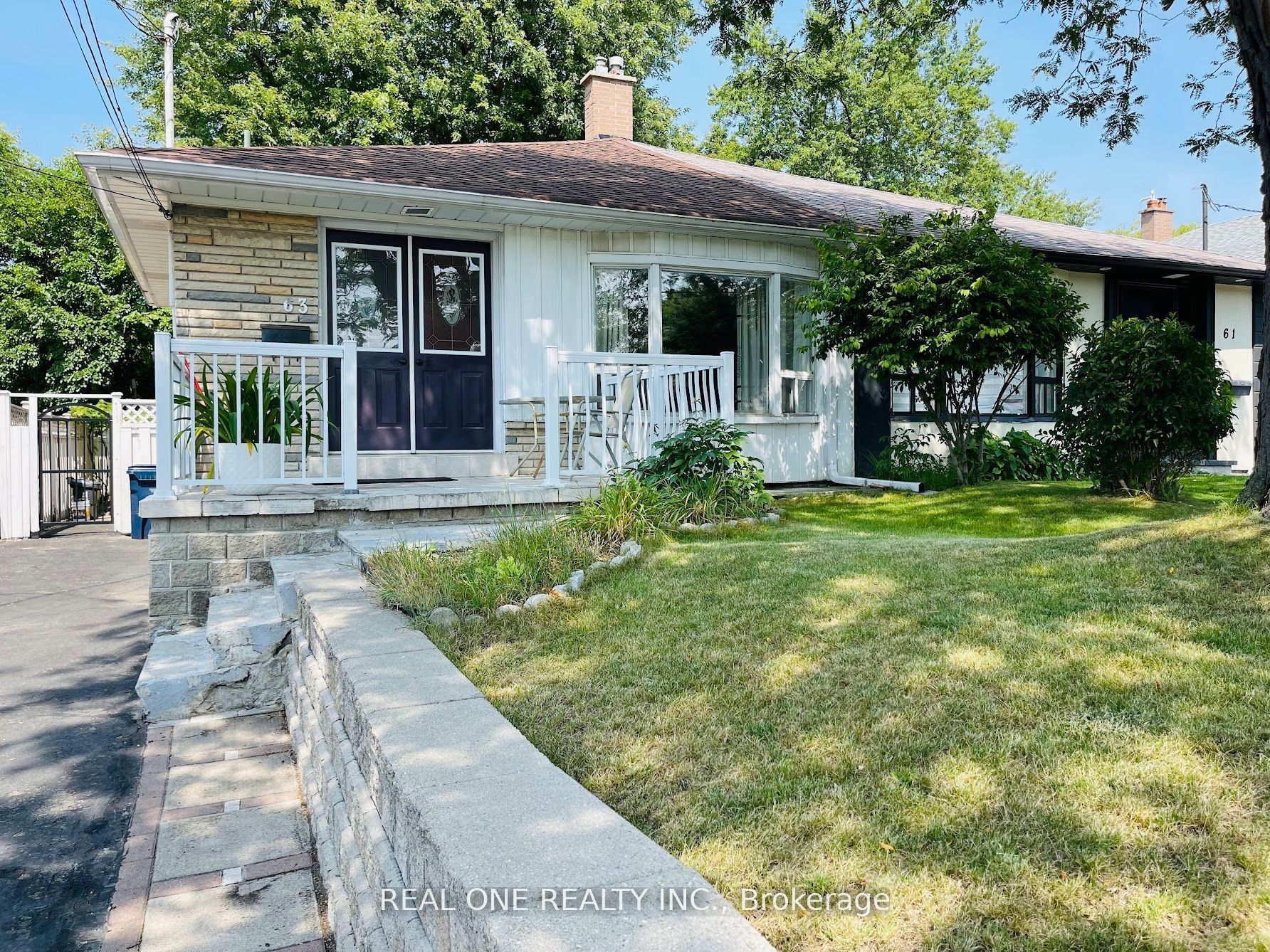 63 Sundial Crescent 2 Bedrooms, Toronto, ON M4A 2J7 photo 2