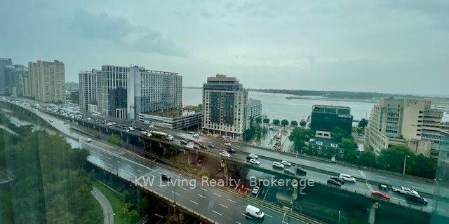 11 Brunel Court 1810, Toronto, ON M5V 3Y3 photo 2