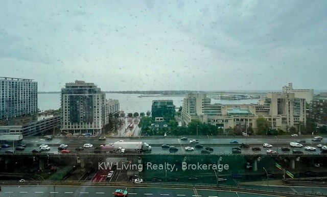 11 Brunel Court 1810, Toronto, ON M5V 3Y3 photo 3
