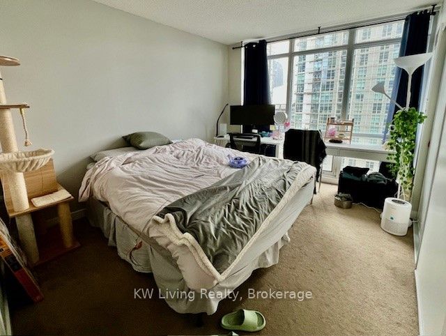 11 Brunel Court 1810, Toronto, ON M5V 3Y3 photo 5