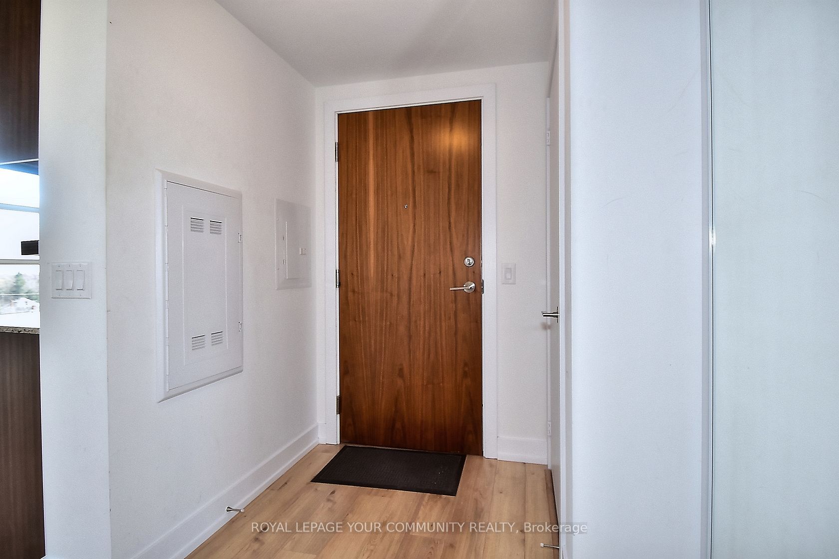 170 Chiltern Hill Road 806, Toronto, ON M6C 0A9 photo 5