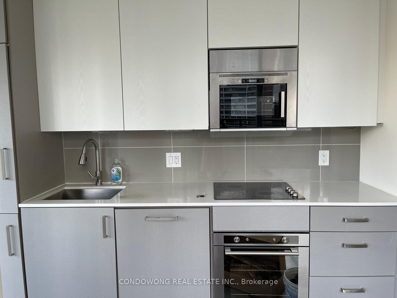 17 Dundonald Street 905, Toronto, ON M4Y 1K3 photo 2