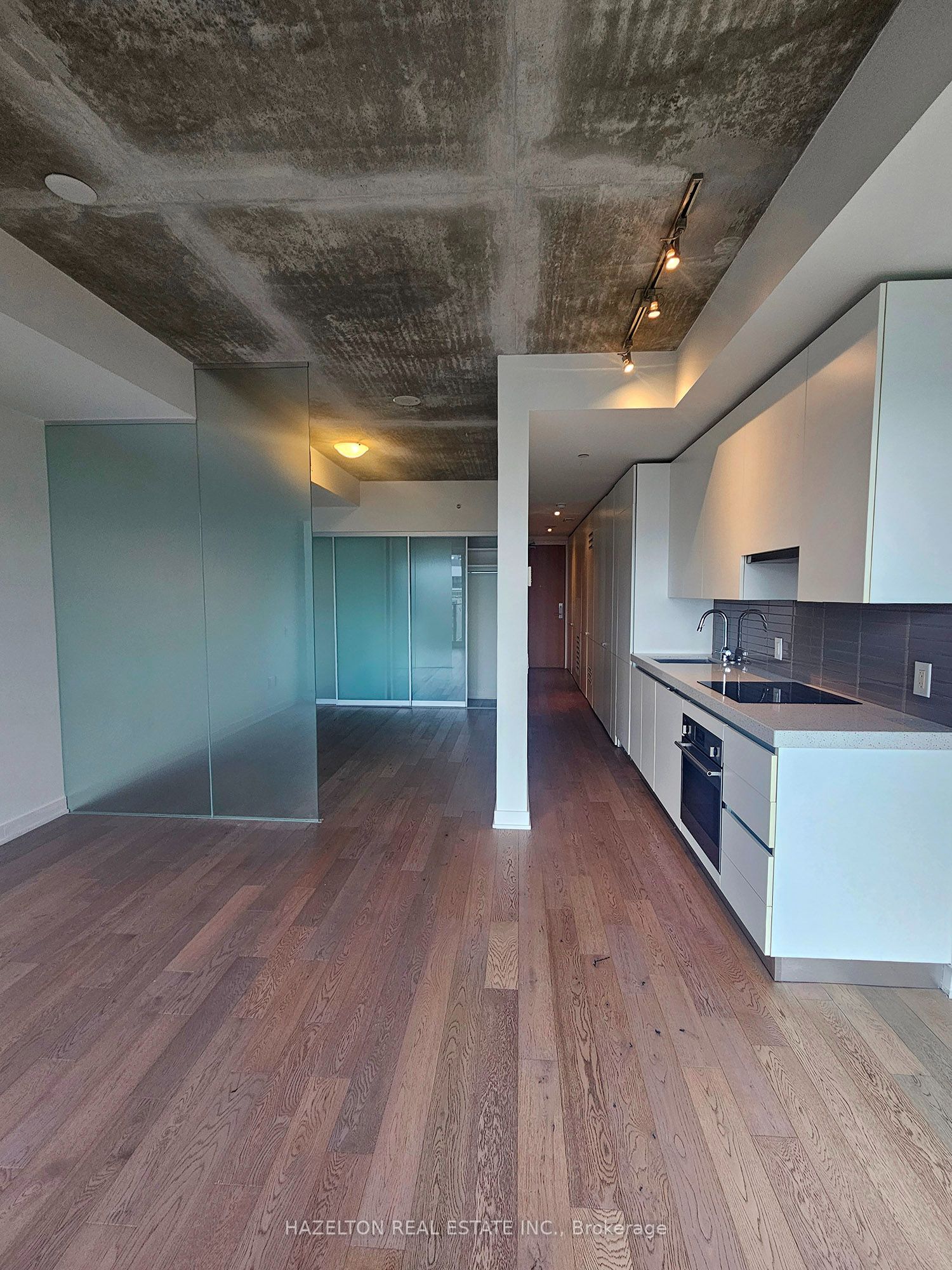 629 King Street W 1207, Toronto, ON M5V 1M5 photo 5