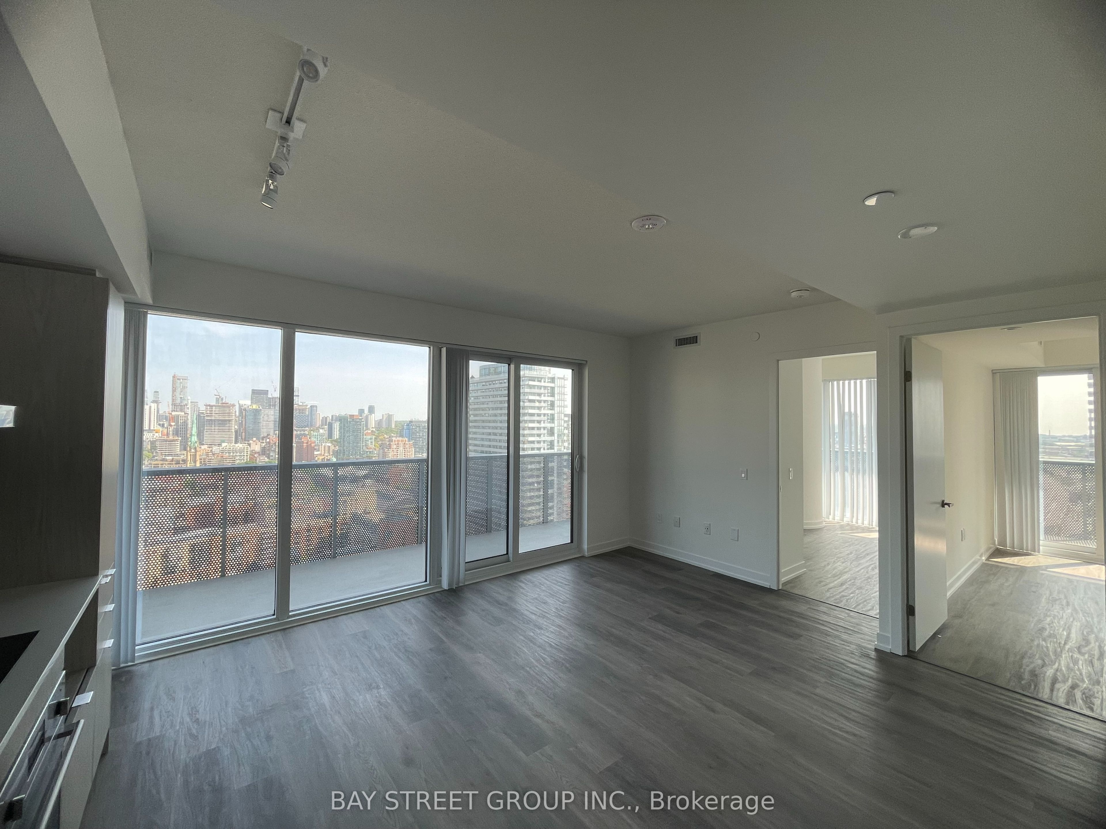 55 Cooper Street 2905, Toronto, ON M5E 0G1 photo 2