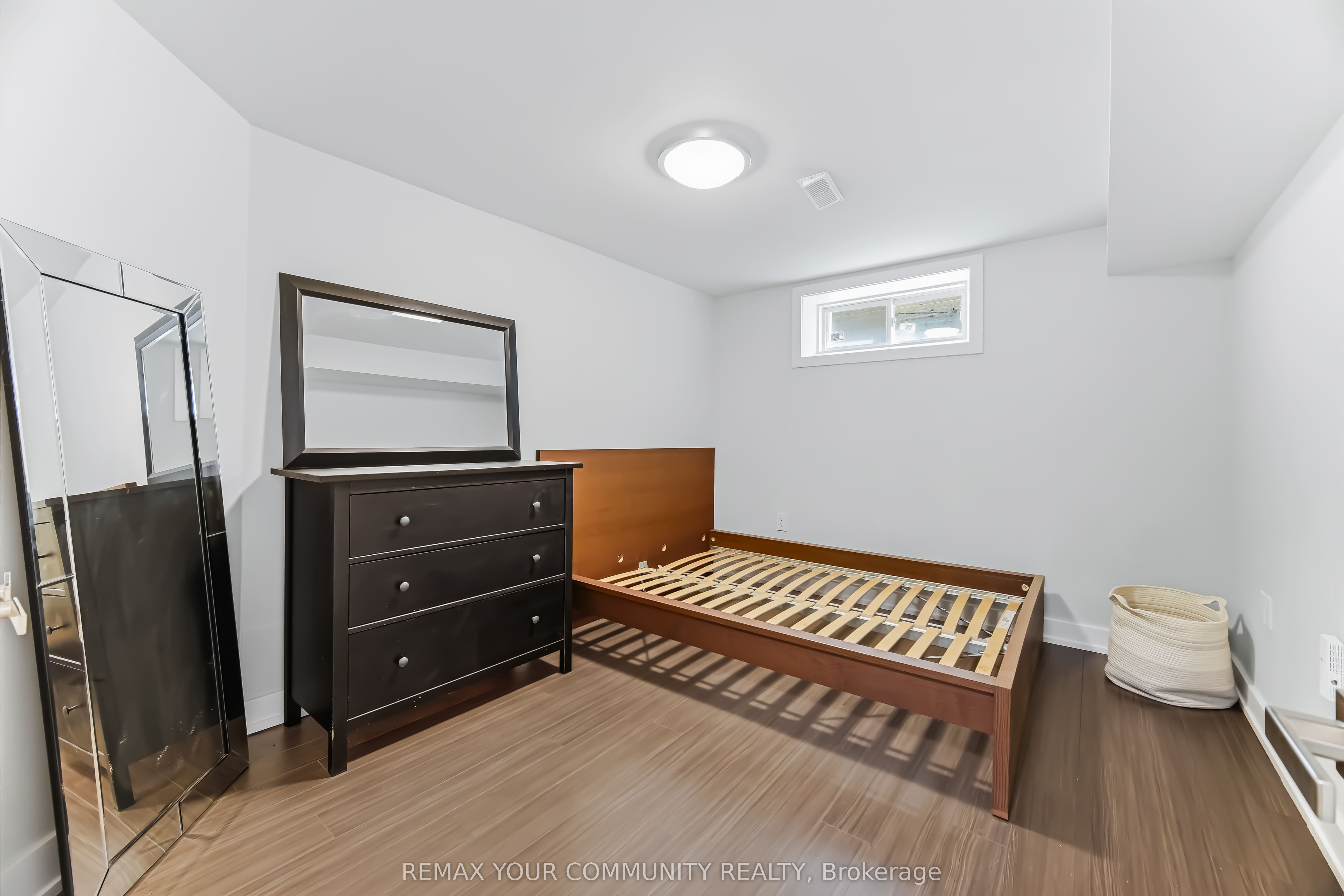 200 Goulding Avenue N Lower, Toronto, ON M2R 2P4 photo 2