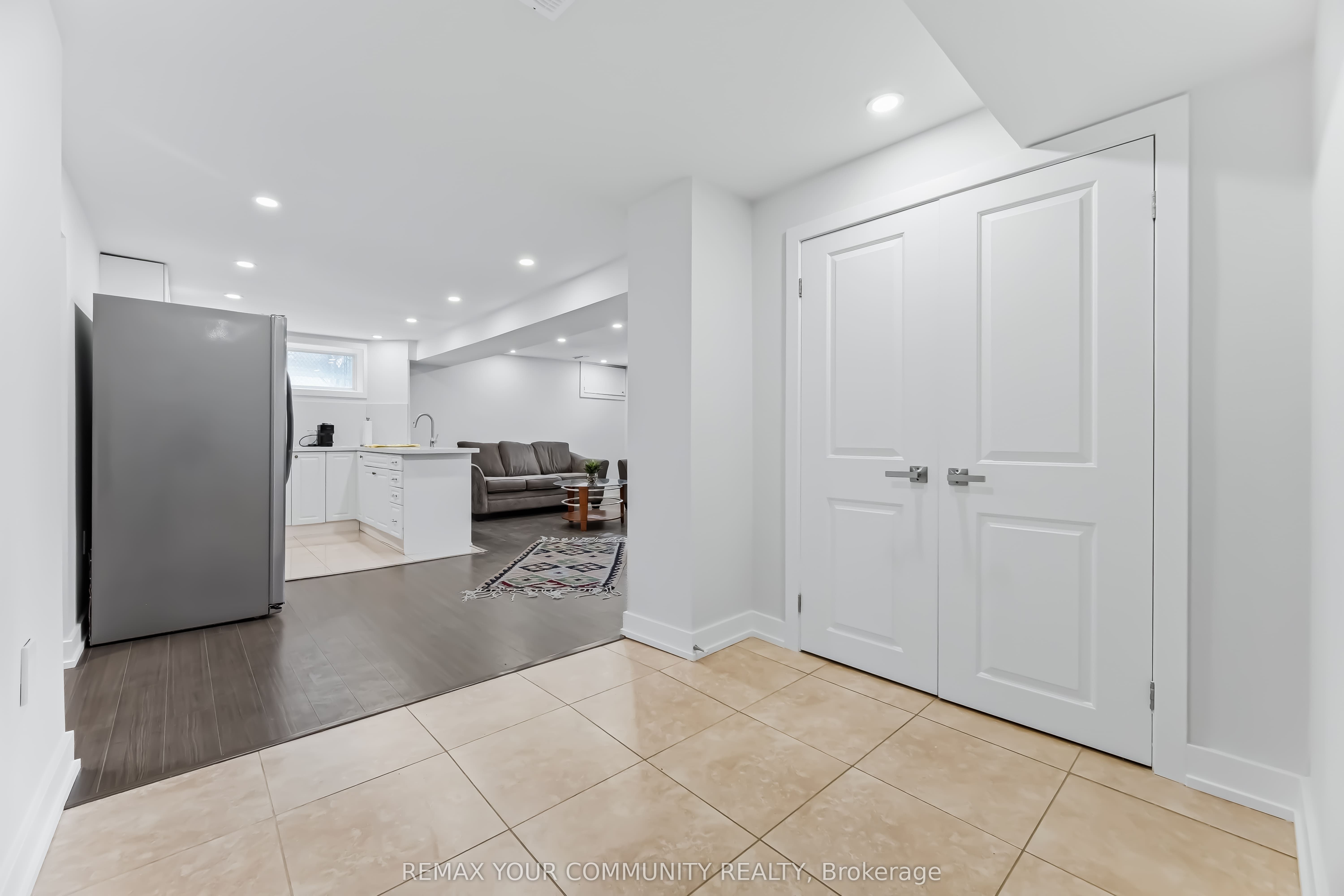 200 Goulding Avenue N Lower, Toronto, ON M2R 2P4 photo 3