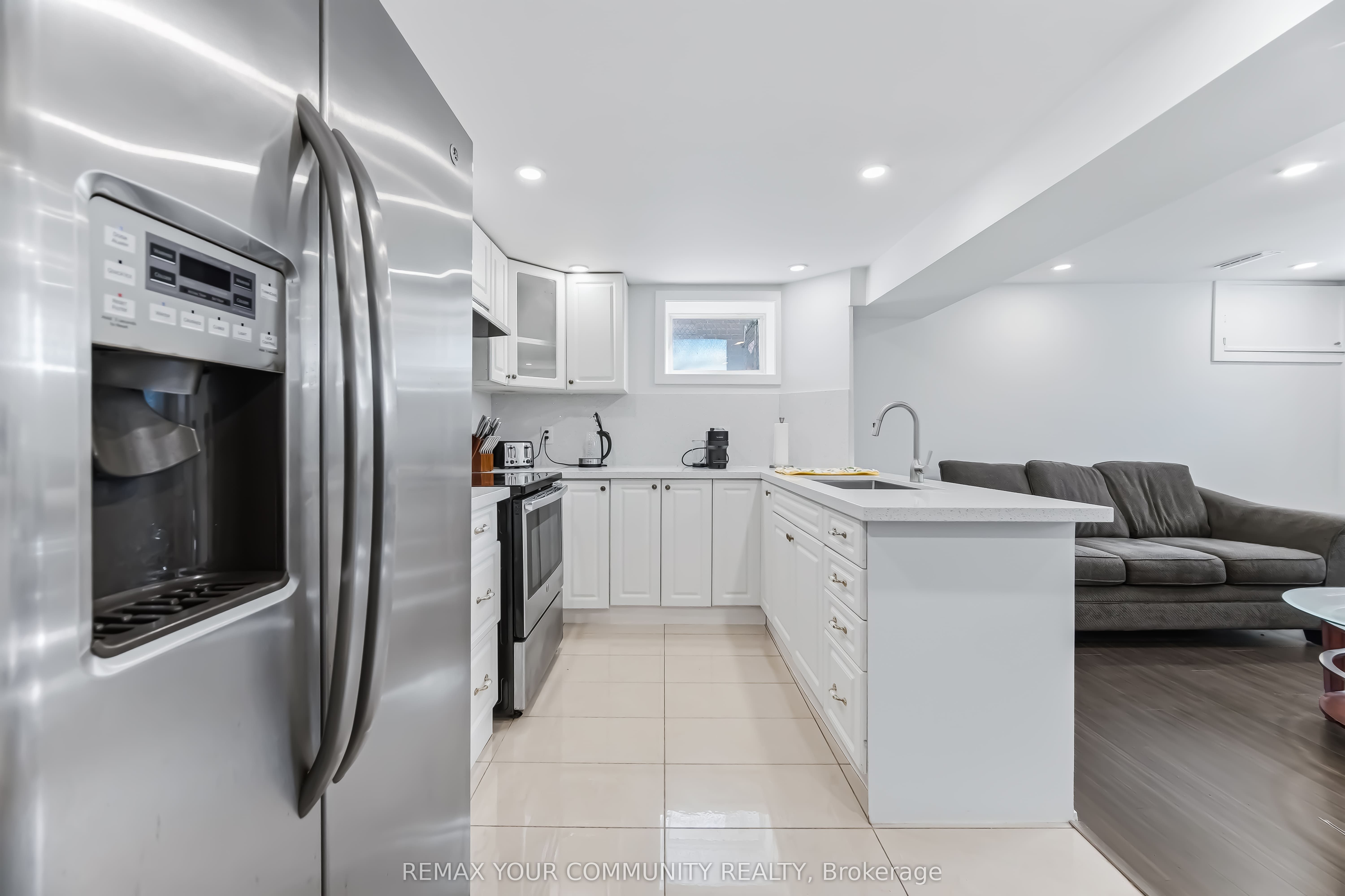 200 Goulding Avenue N Lower, Toronto, ON M2R 2P4 photo 4
