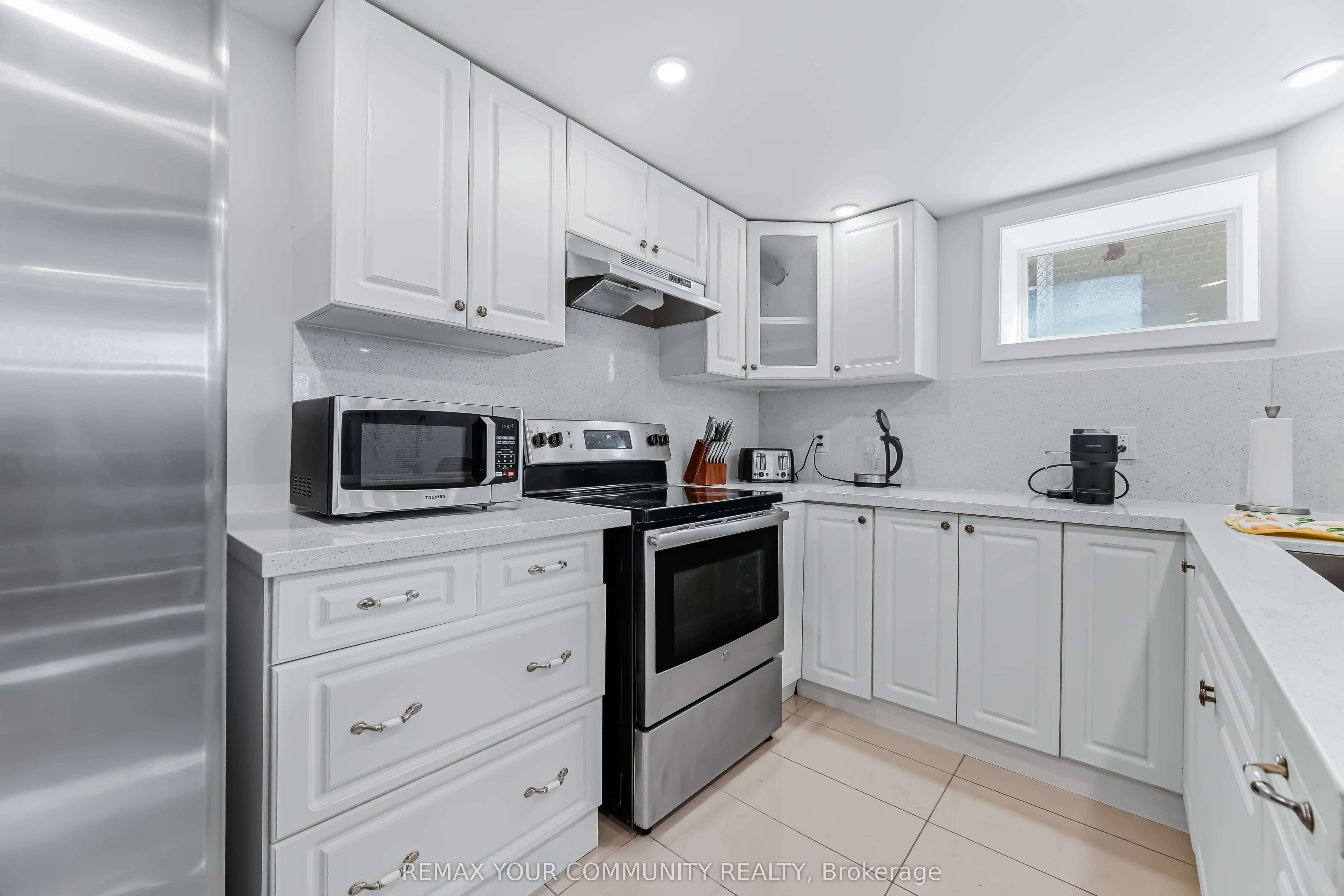 200 Goulding Avenue N Lower, Toronto, ON M2R 2P4 photo 5