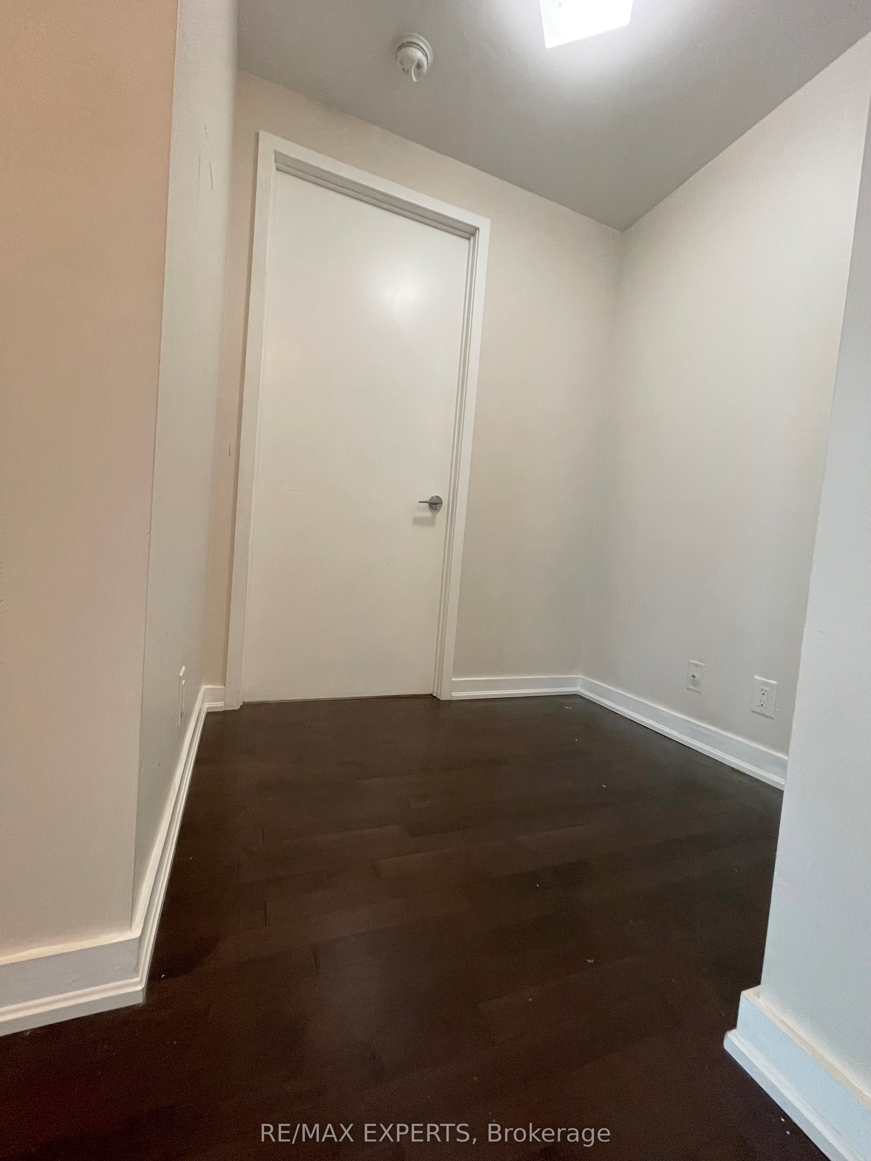 14 York Street 1212, Toronto, ON M5J 0A9 photo 4