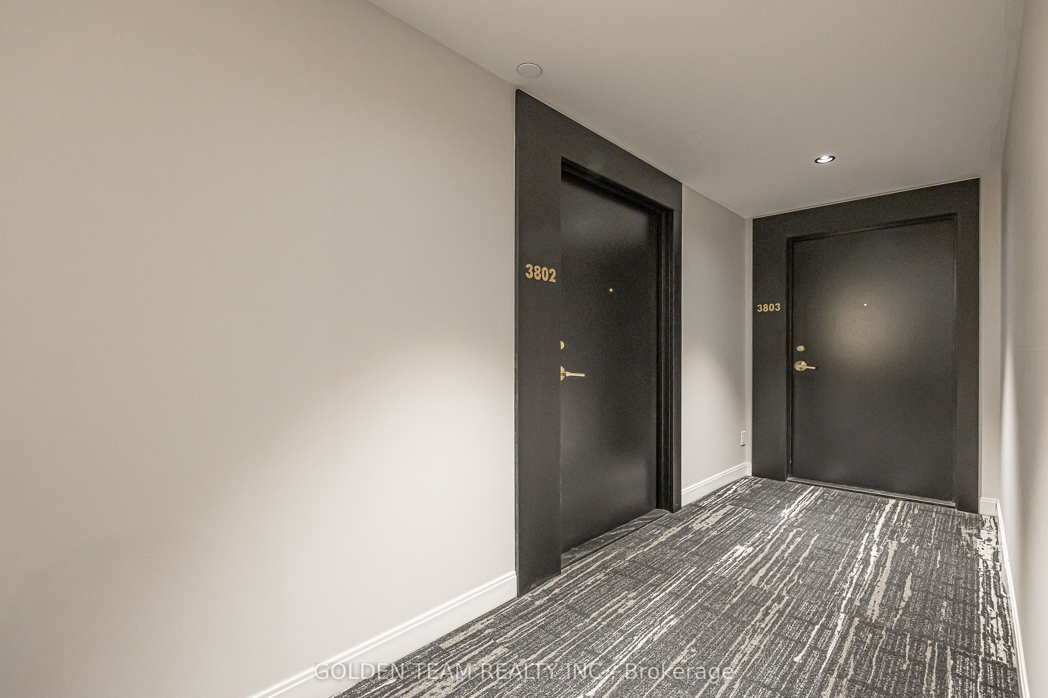 85 Wood Street 3802, Toronto, ON M4Y 0E8 photo 3