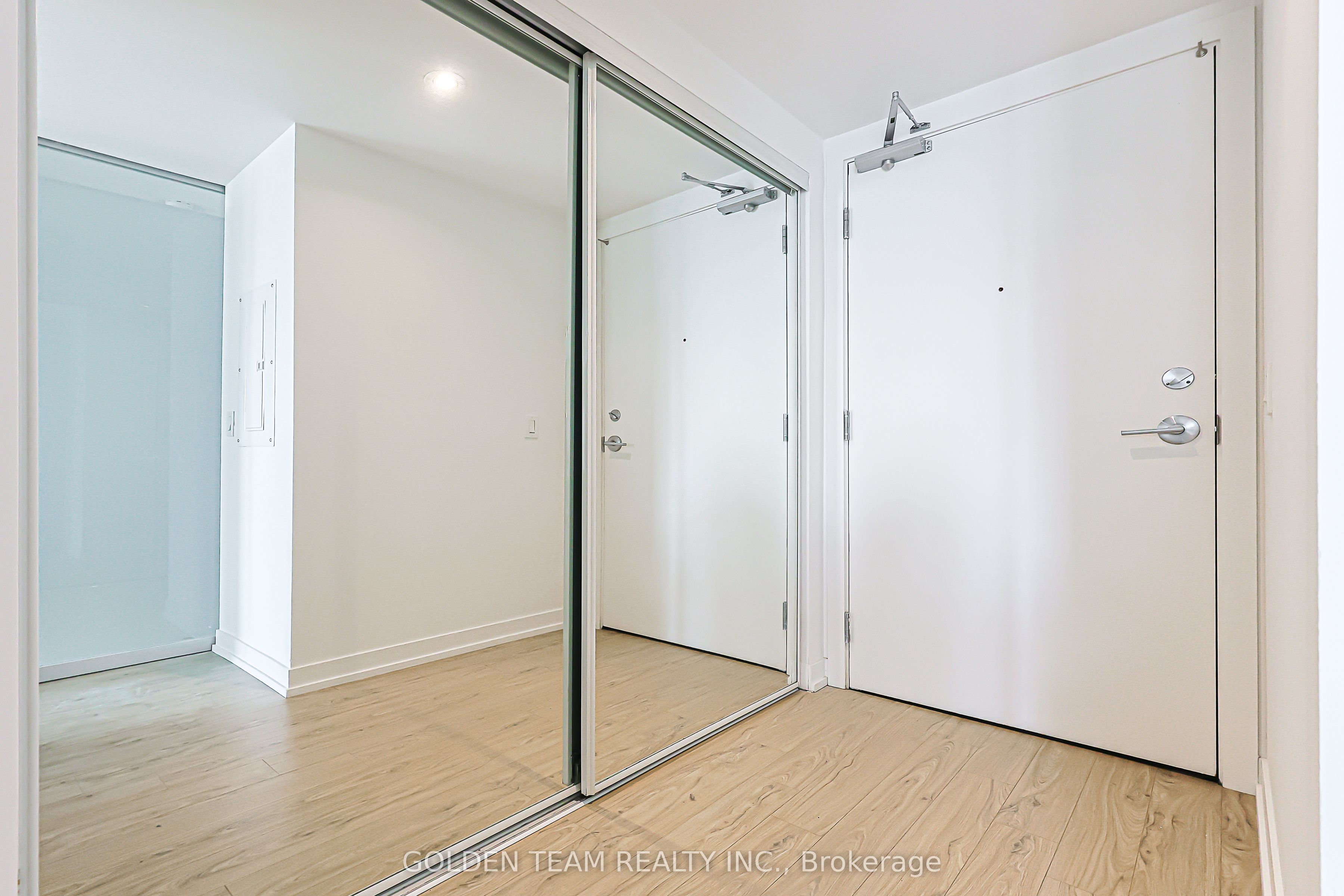 85 Wood Street 3802, Toronto, ON M4Y 0E8 photo 5