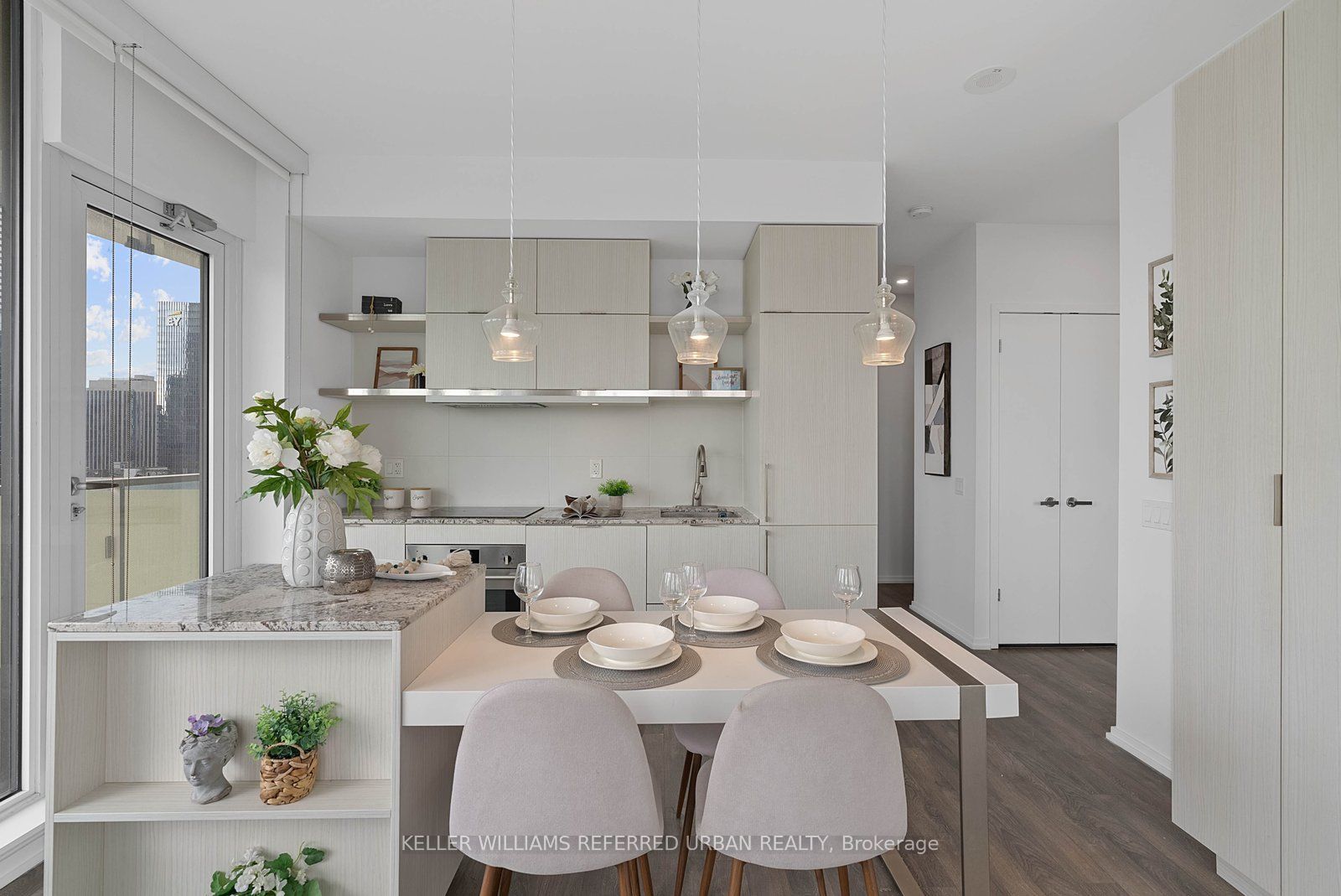 197 Yonge Street 2905, Toronto, ON M5B 0C1 photo 2