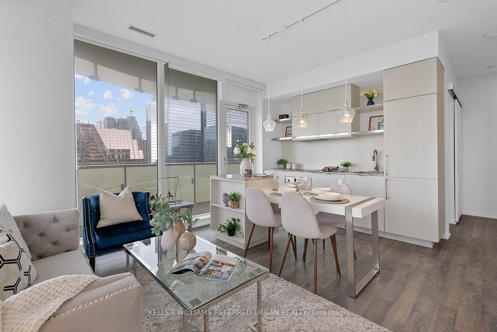 197 Yonge Street 2905, Toronto, ON M5B 0C1 photo 3