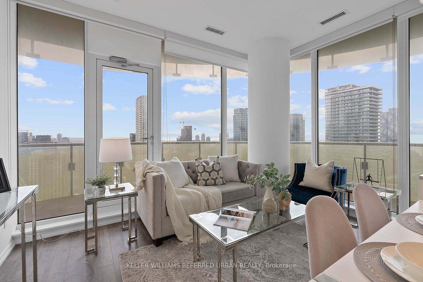 197 Yonge Street 2905, Toronto, ON M5B 0C1 photo 4