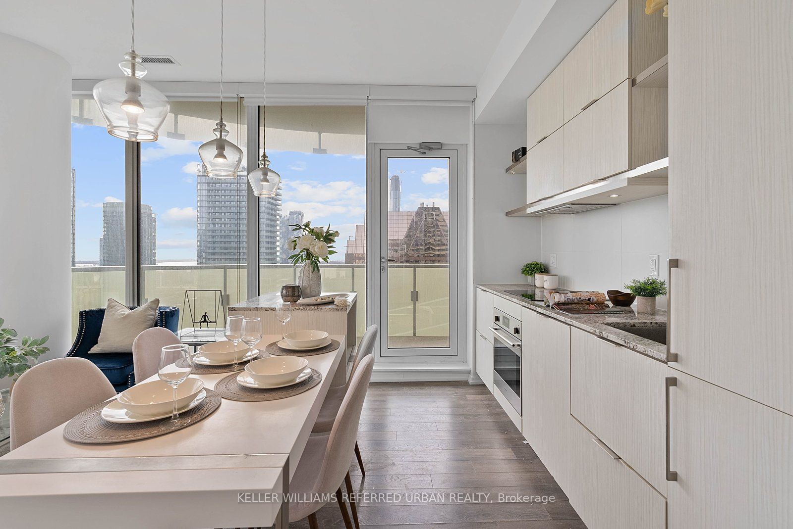 197 Yonge Street 2905, Toronto, ON M5B 0C1 photo 5
