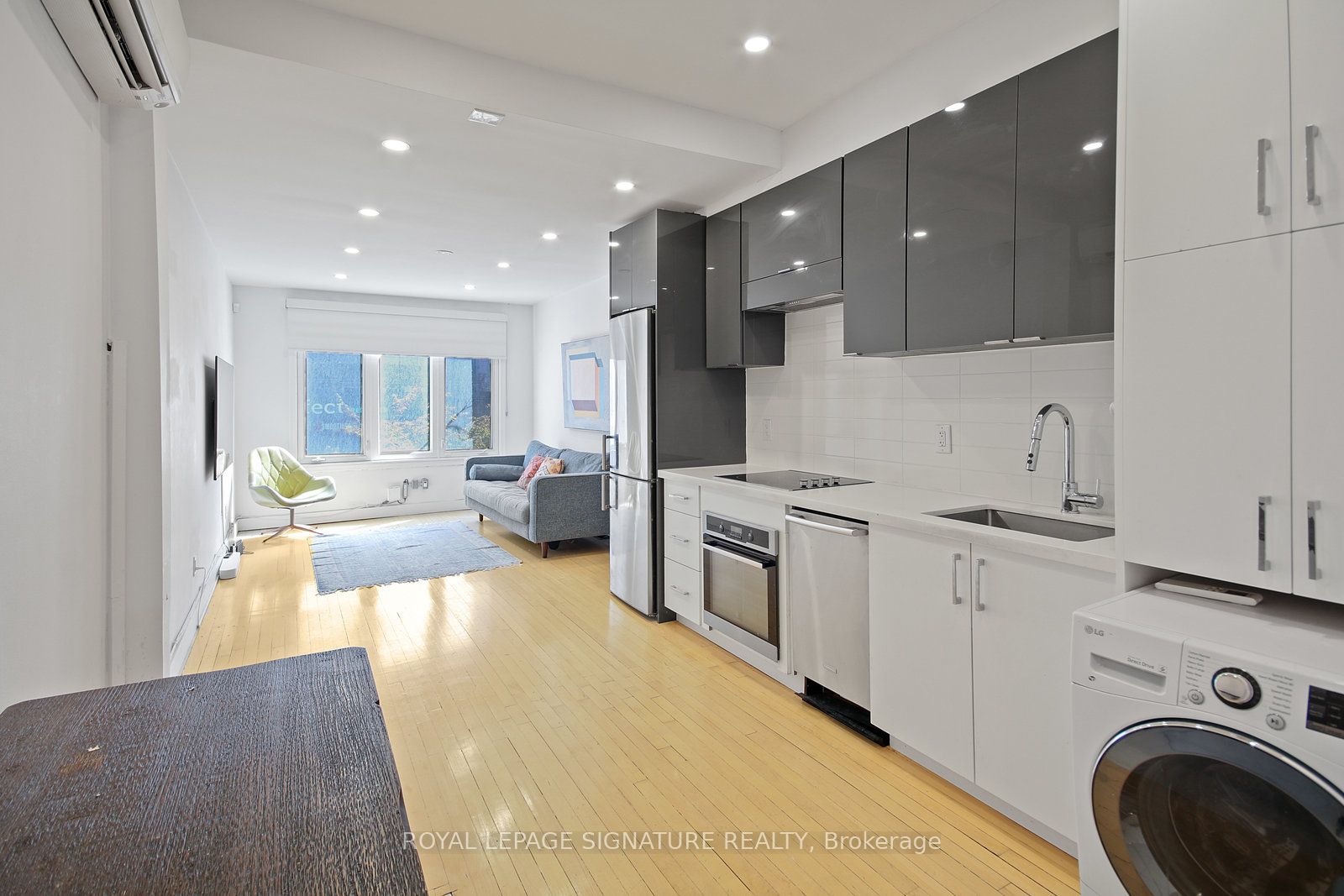 1048 Queen Street W Upper, Toronto, ON M6J 1H7 photo 4