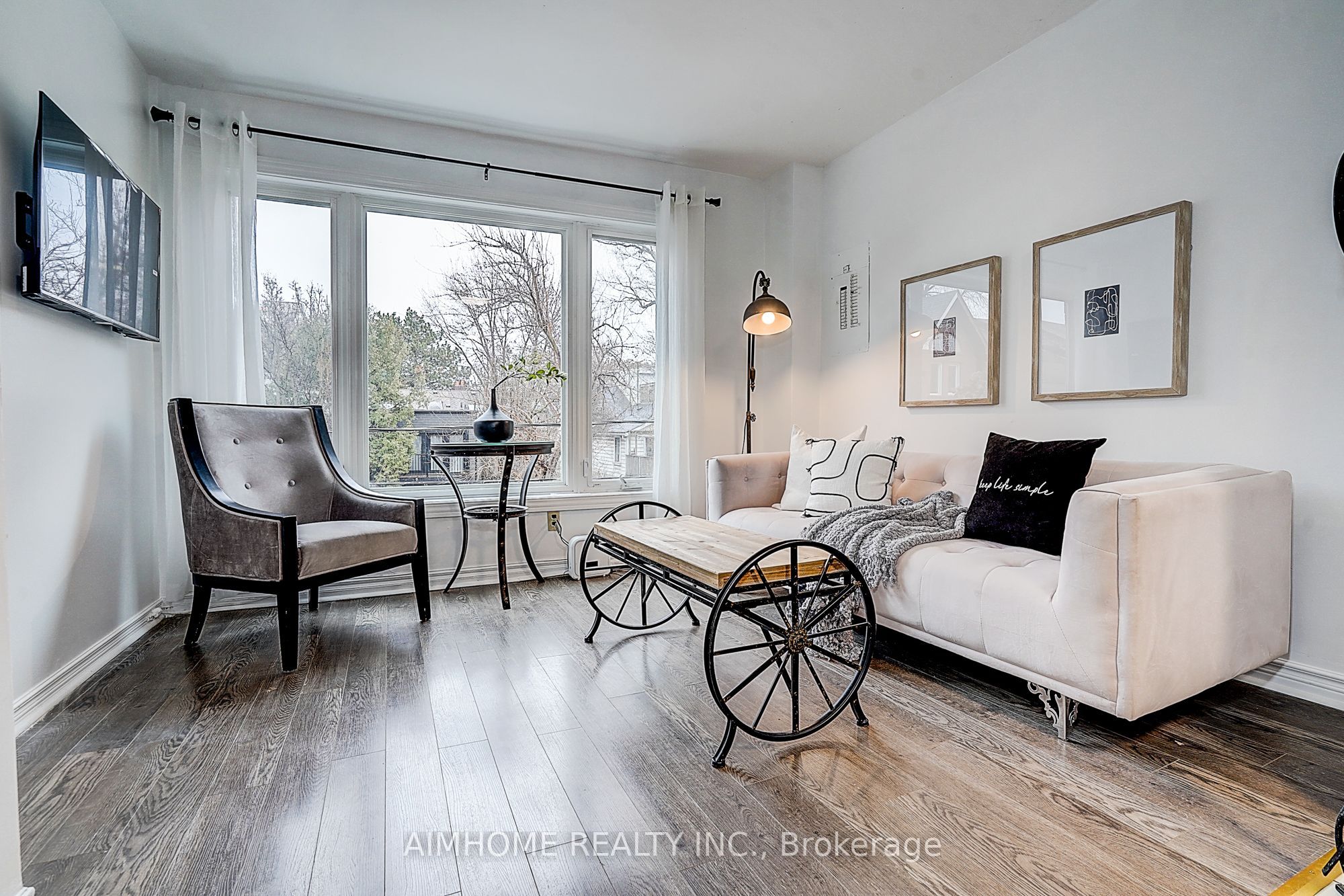 212 Milan Street Unit 2, Toronto, ON M5A 3Z6