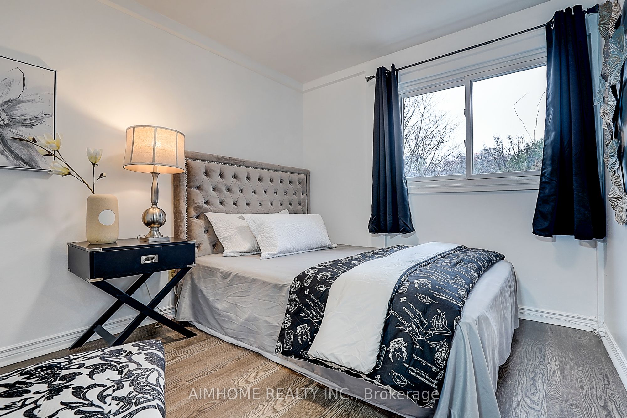 212 Milan Street Unit 2, Toronto, ON M5A 3Z6 photo 2